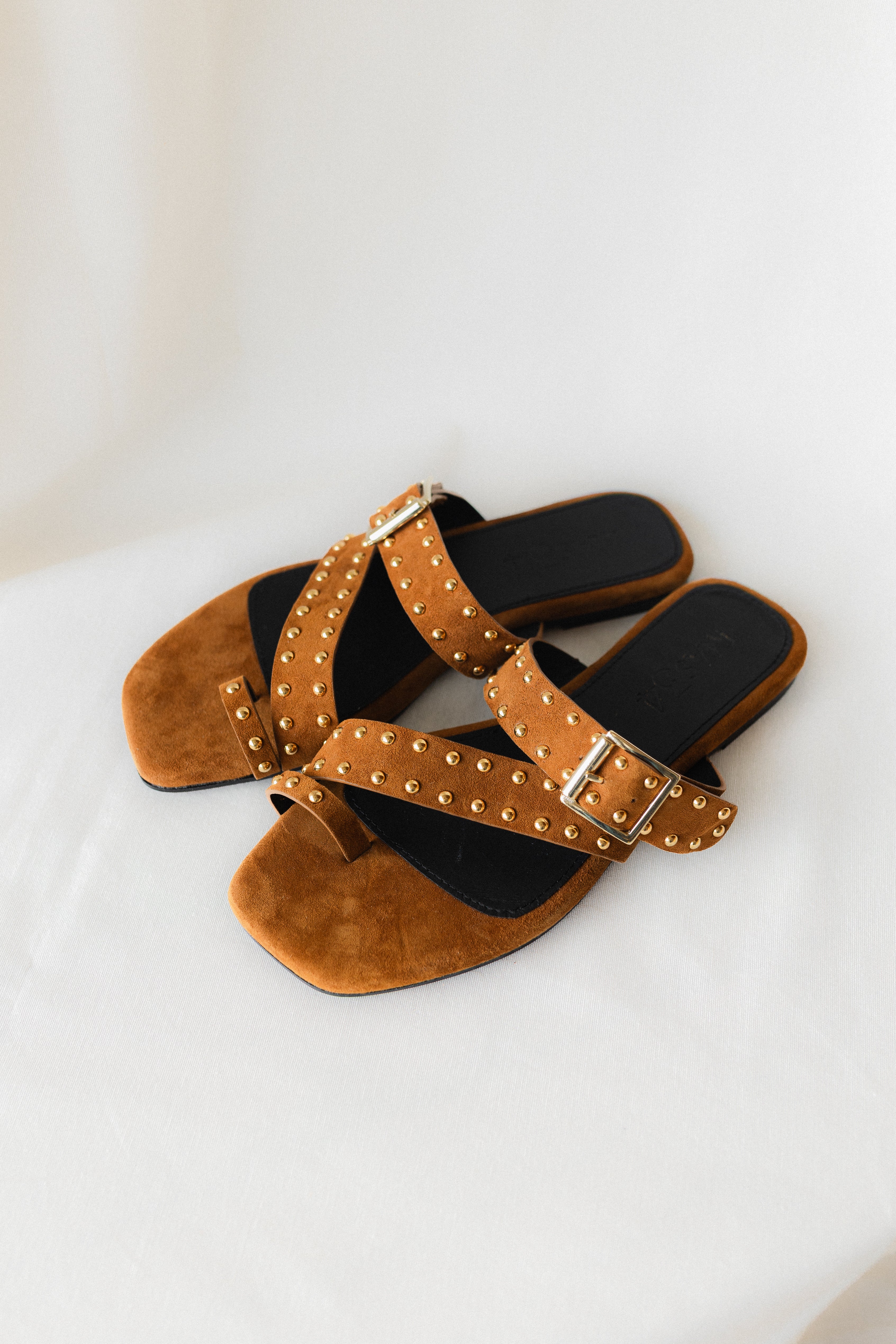 MAX FLAT SANDAL IN NUDE EMBOSSED LEATHER