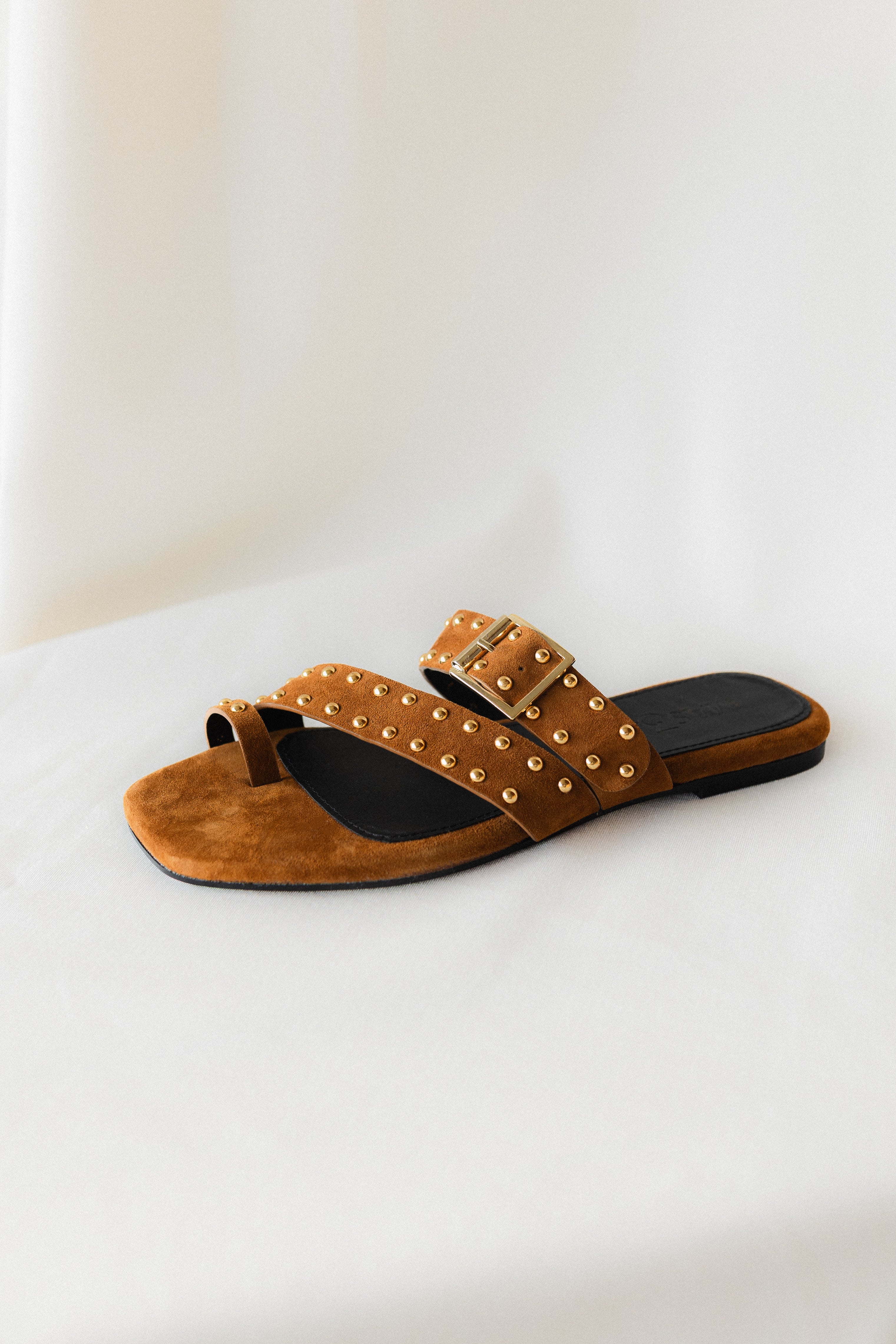 MAX FLAT SANDAL IN NUDE EMBOSSED LEATHER