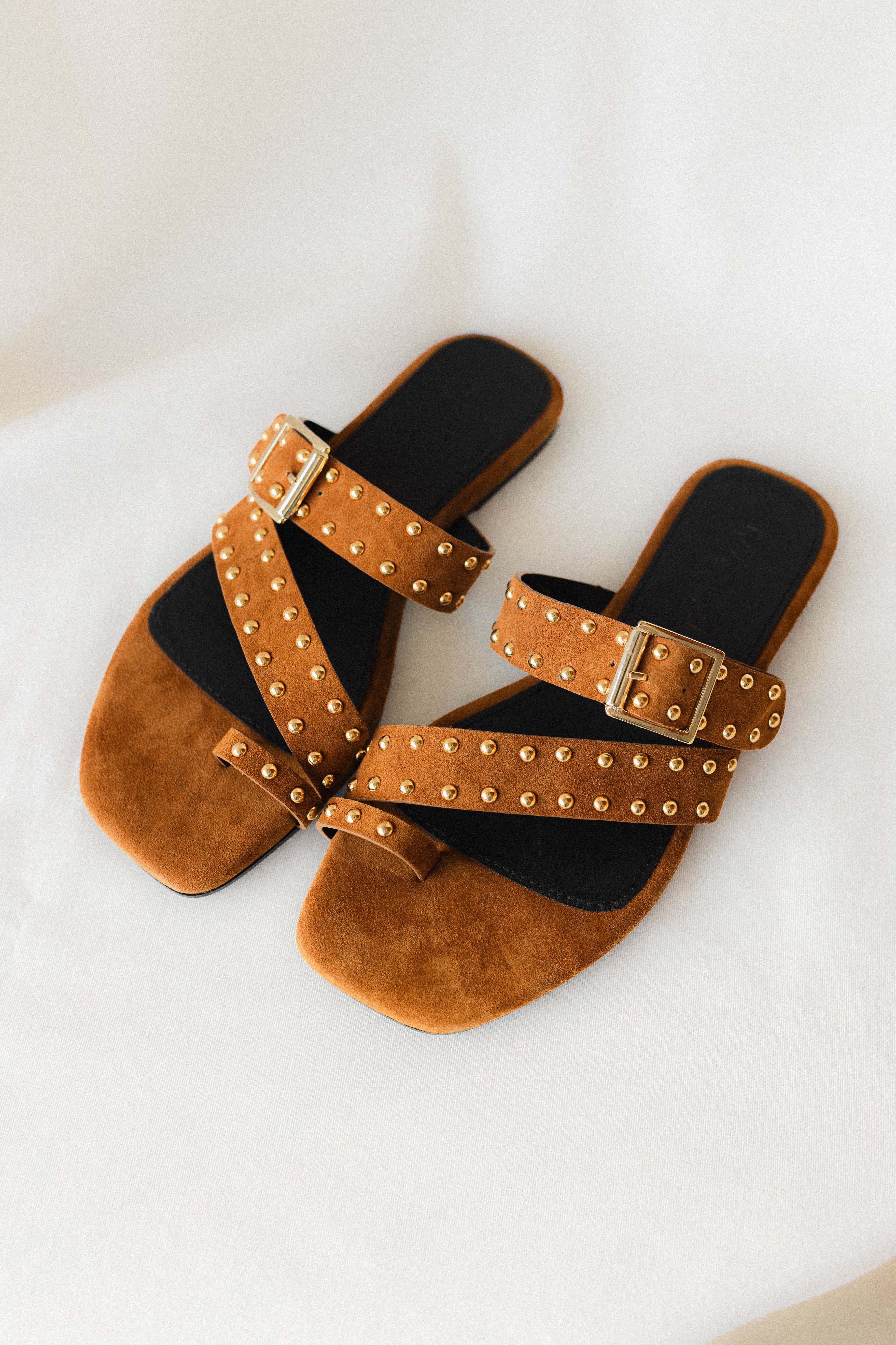 MAX FLAT SANDAL IN NUDE EMBOSSED LEATHER