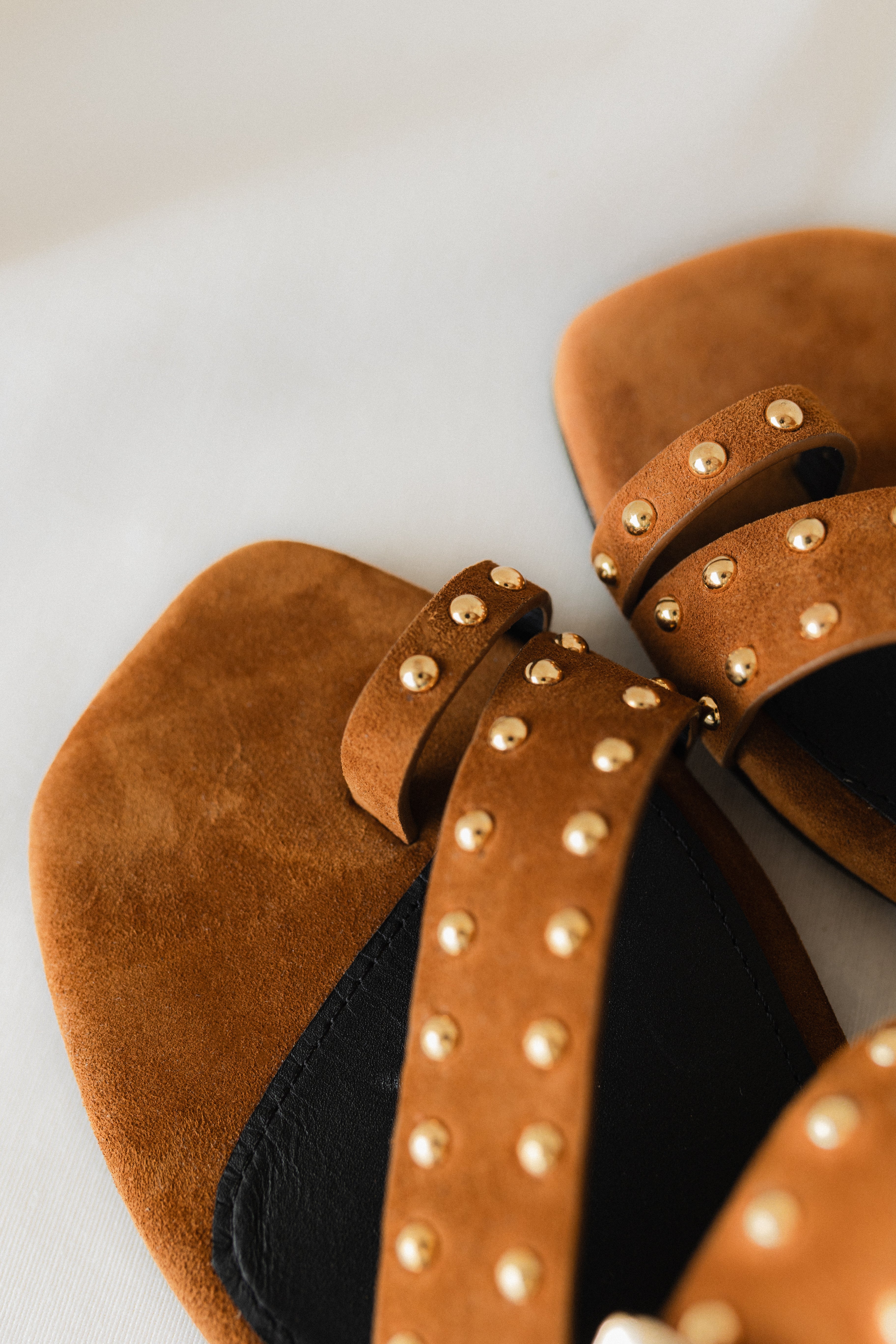 MAX FLAT SANDAL IN NUDE EMBOSSED LEATHER