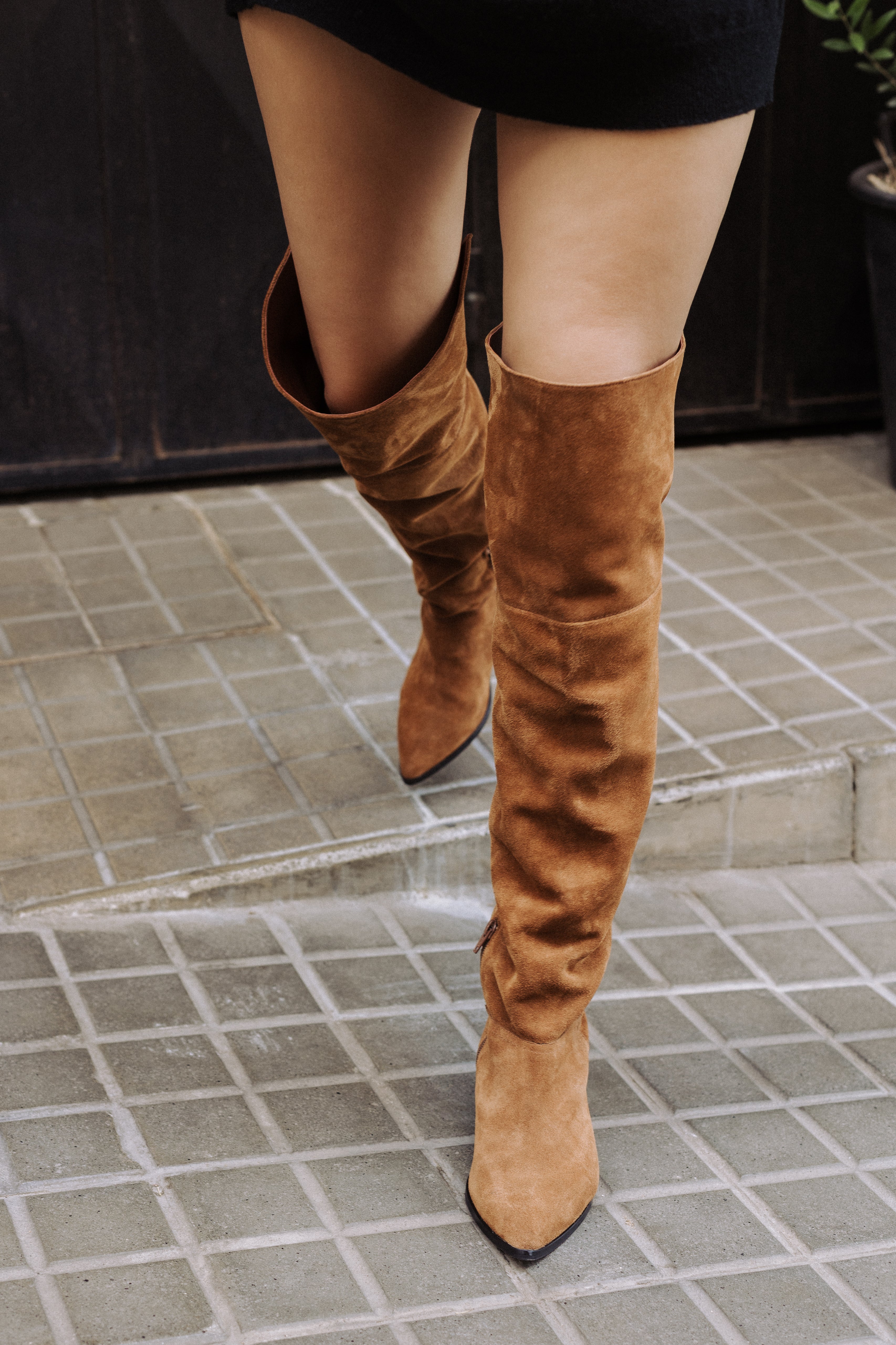 BOTA GONZALO ANTE MARRÓN CON SOLAPA  DE PIEL