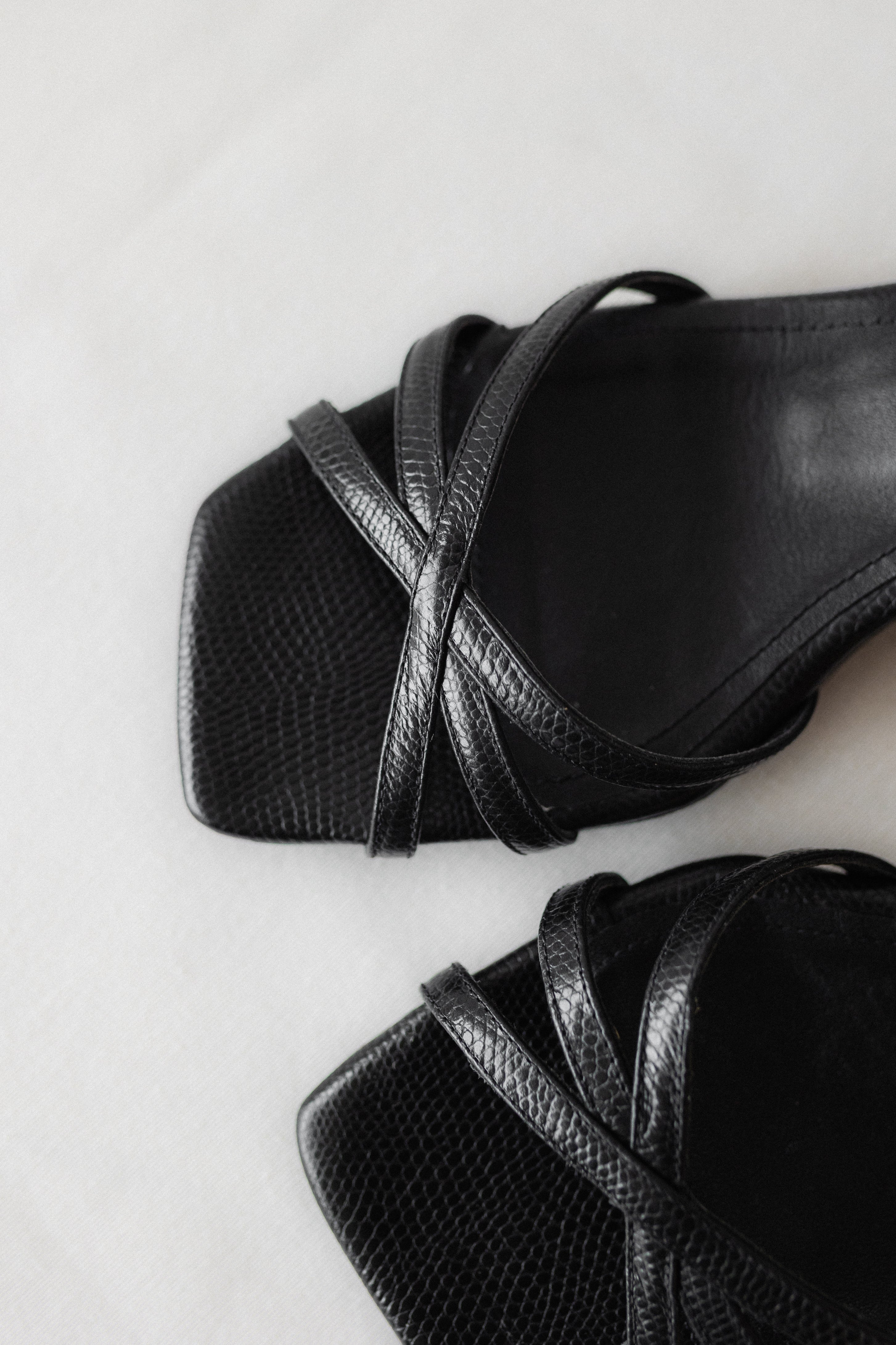 ALLEGRA SANDAL BLACK EMBOSSED LEATHER 4CM HEEL