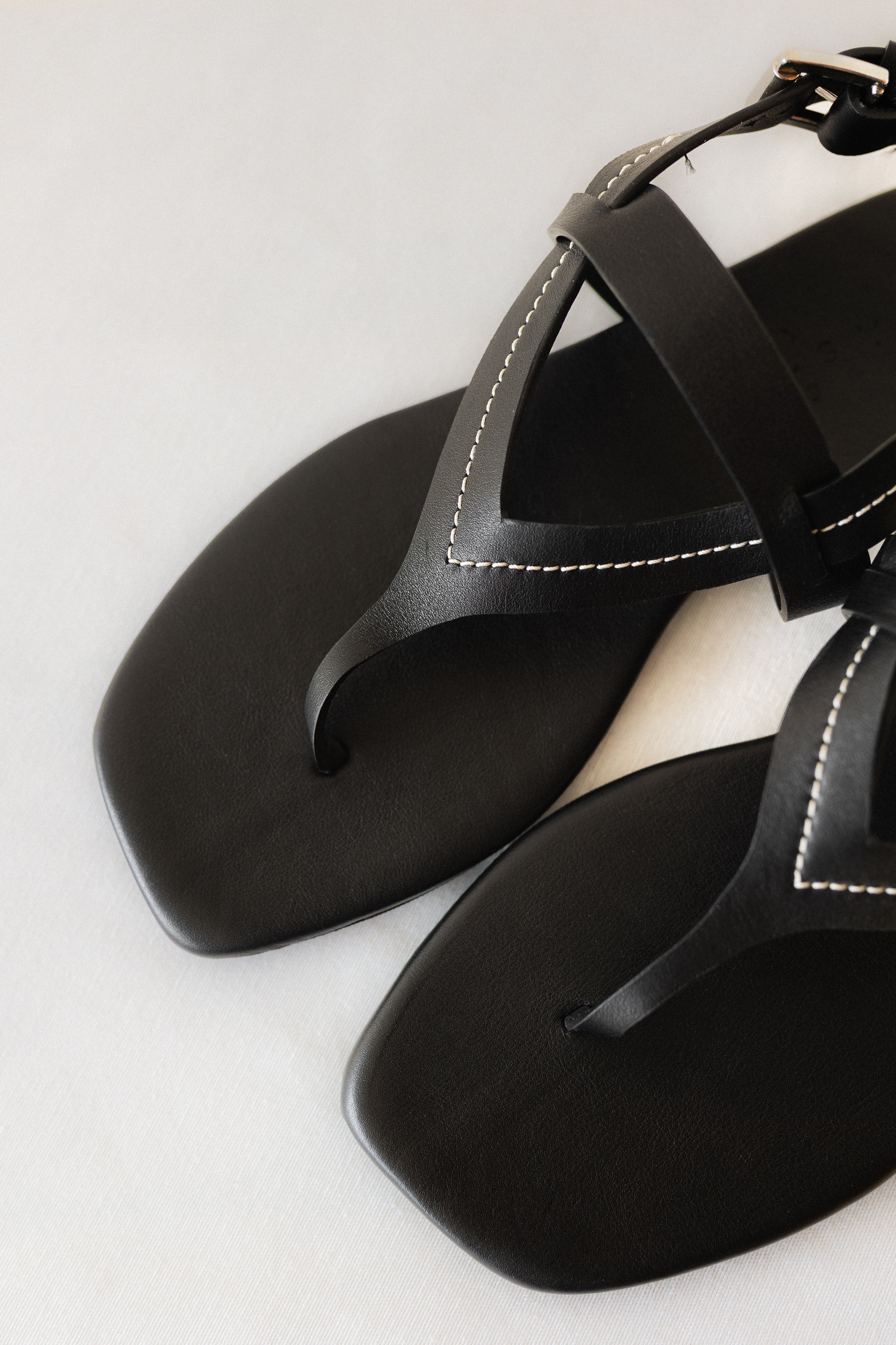 MAX FLAT SANDAL IN NUDE EMBOSSED LEATHER