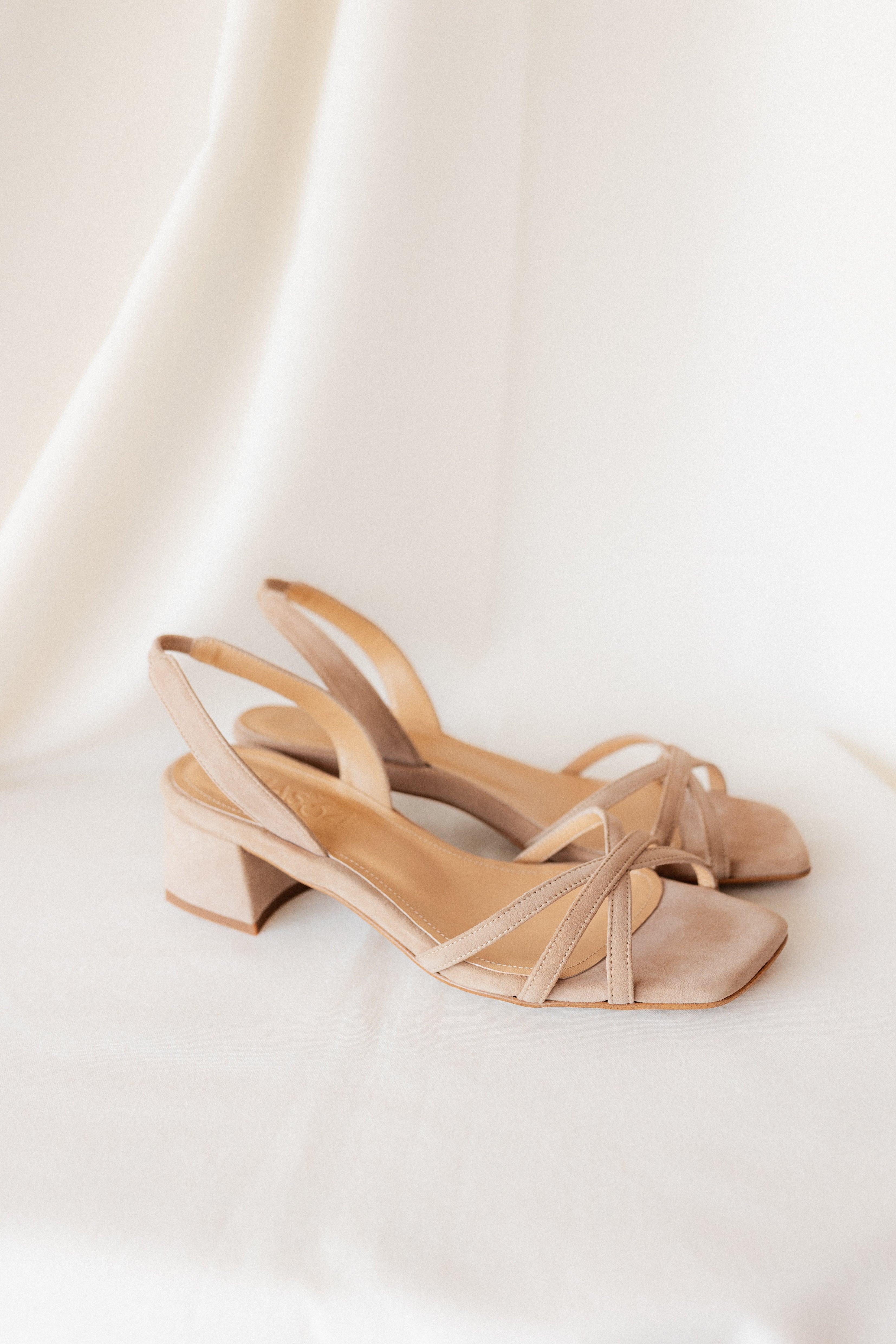 SANDALIA ALLEGRA ANTE NATURAL TACÓN 4CM