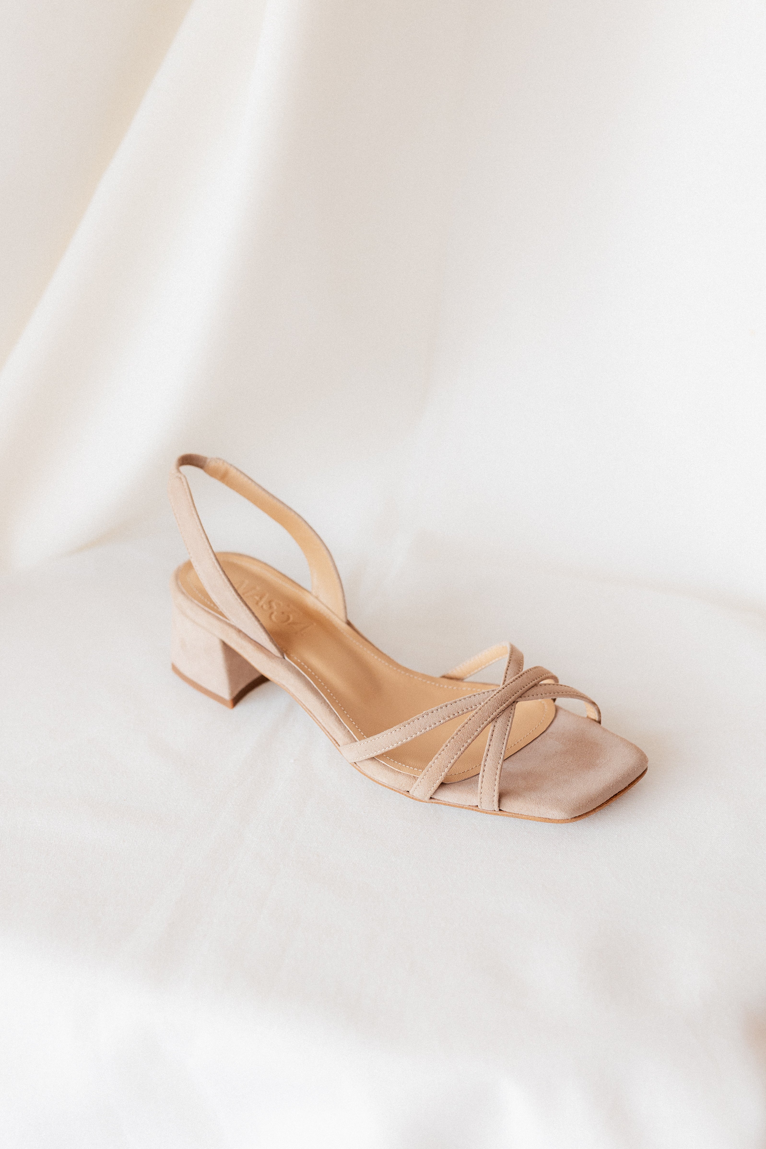 SANDALIA ALLEGRA ANTE NATURAL TACÓN 4CM