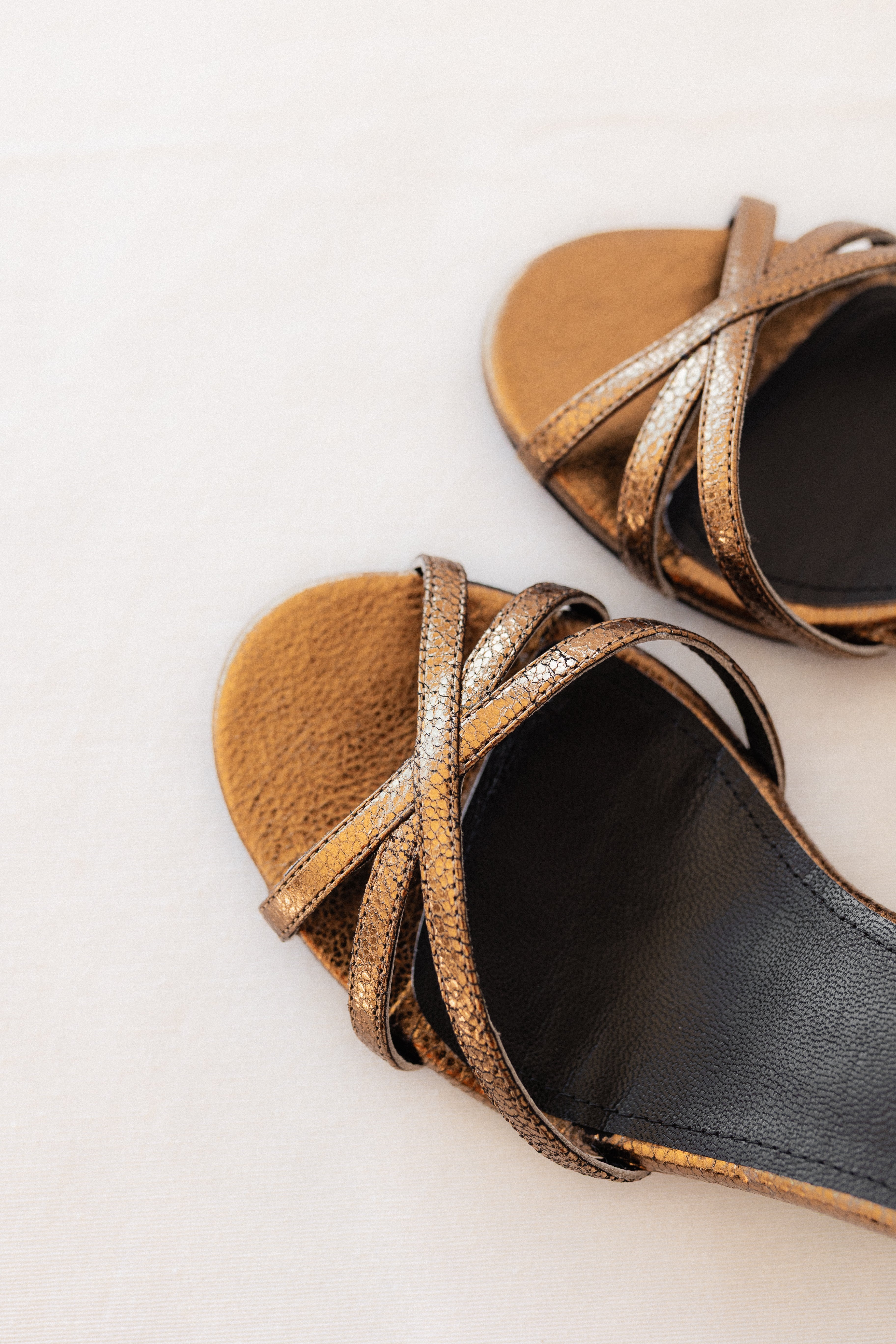 SANDALIA ANDY PIEL LAMINADO BRONCE TACÓN 6CM