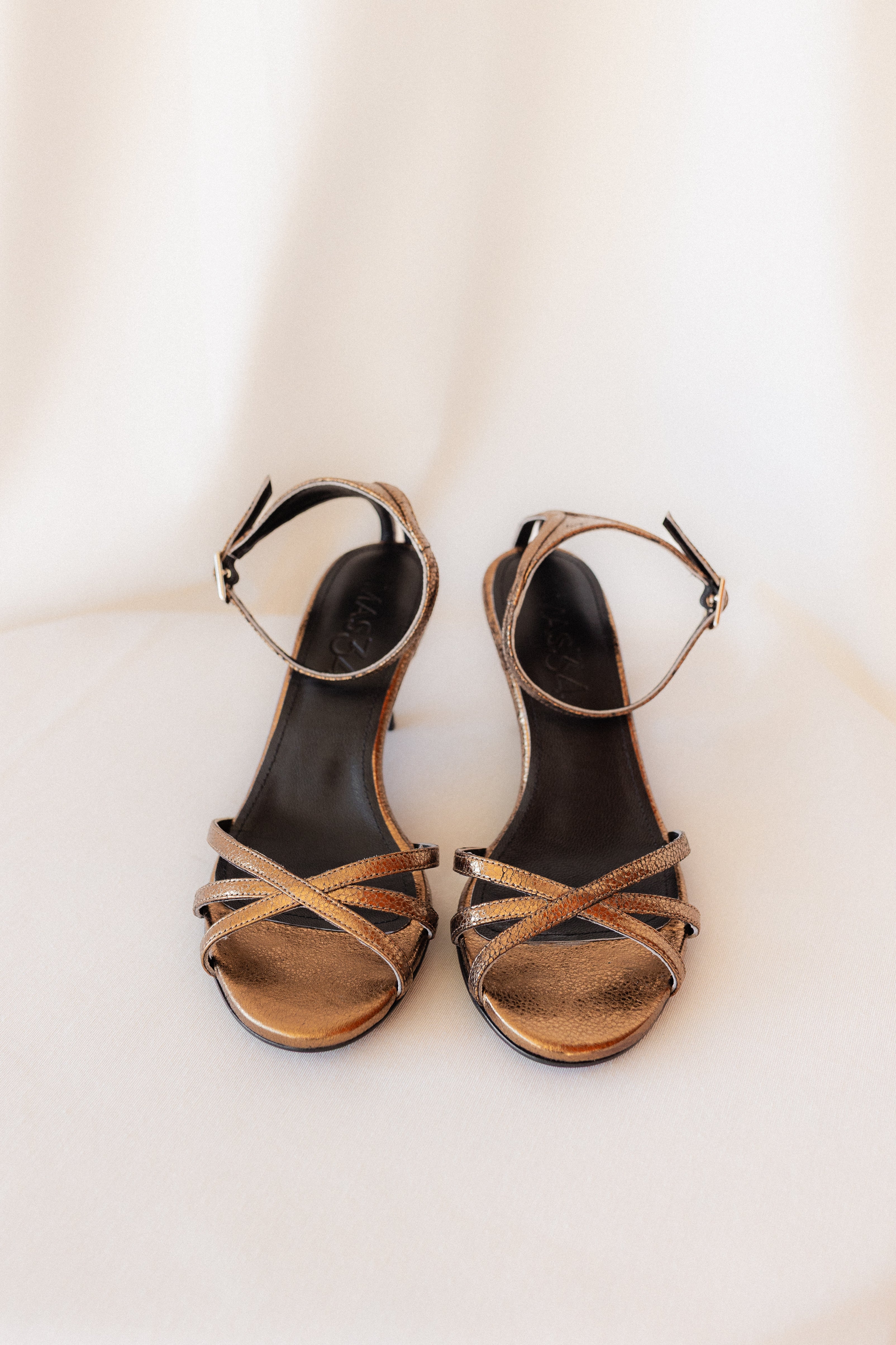 SANDALIA ANDY PIEL LAMINADO BRONCE TACÓN 6CM