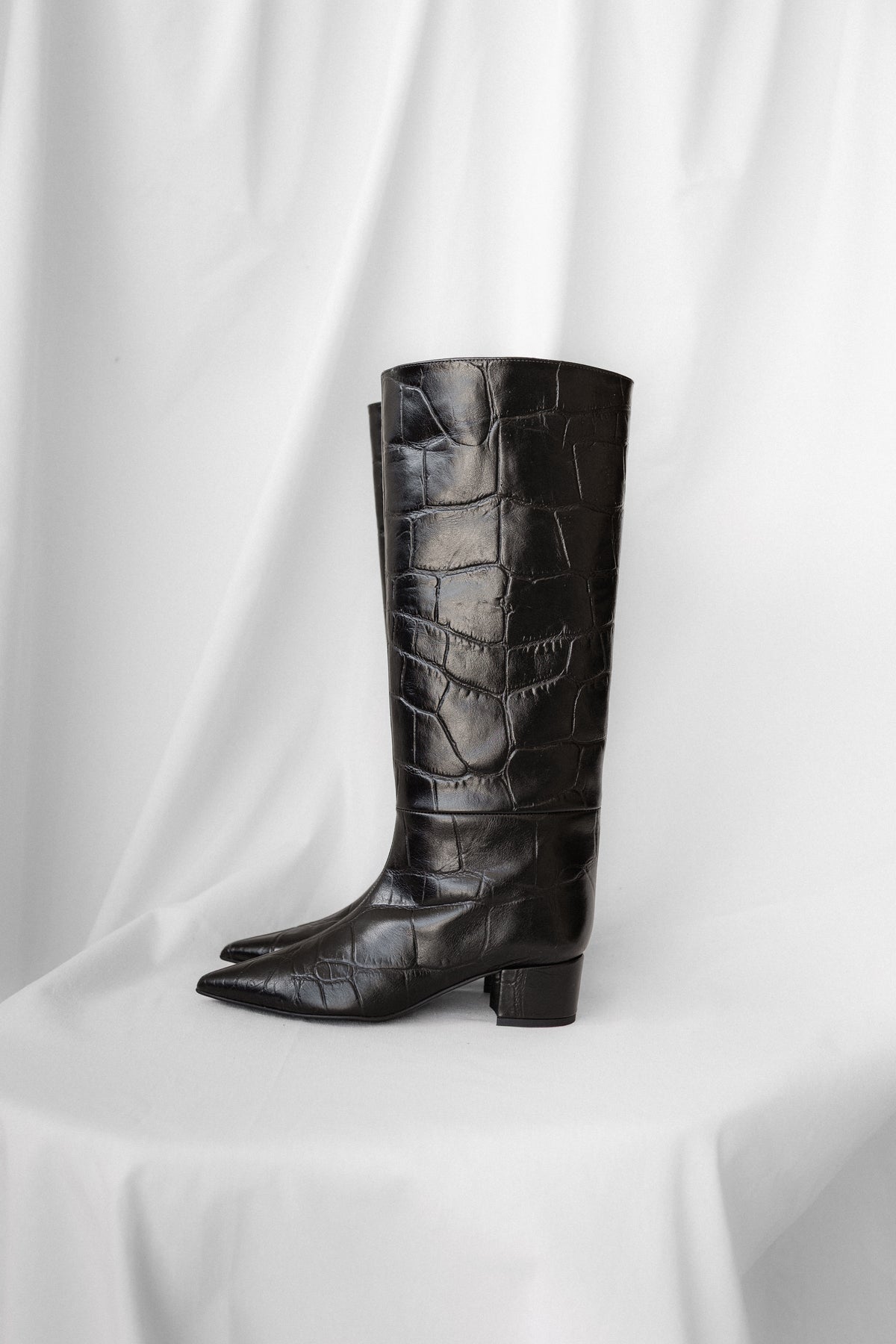 Bota Pipa Piel Coco Negro Tacón 3.5Cm