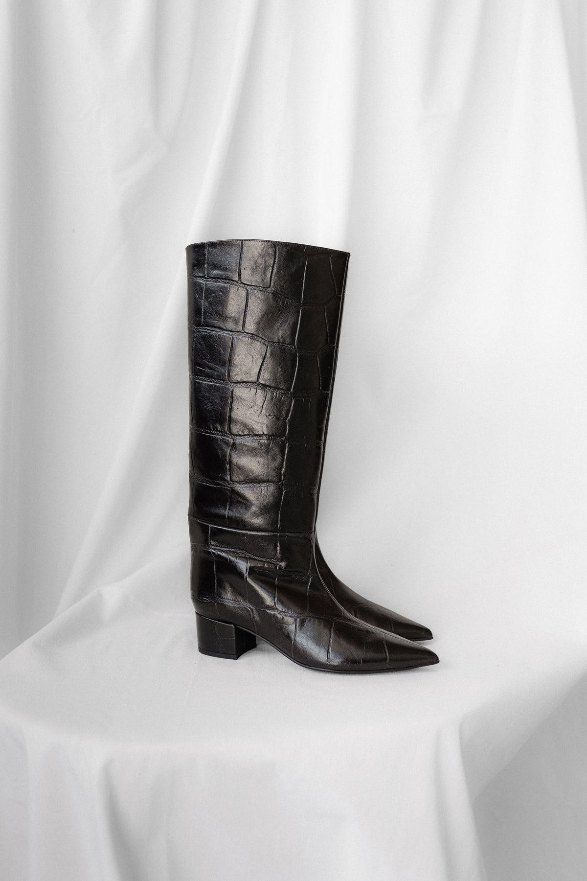 Bota Pipa Piel Coco Negro Tacón 3.5Cm