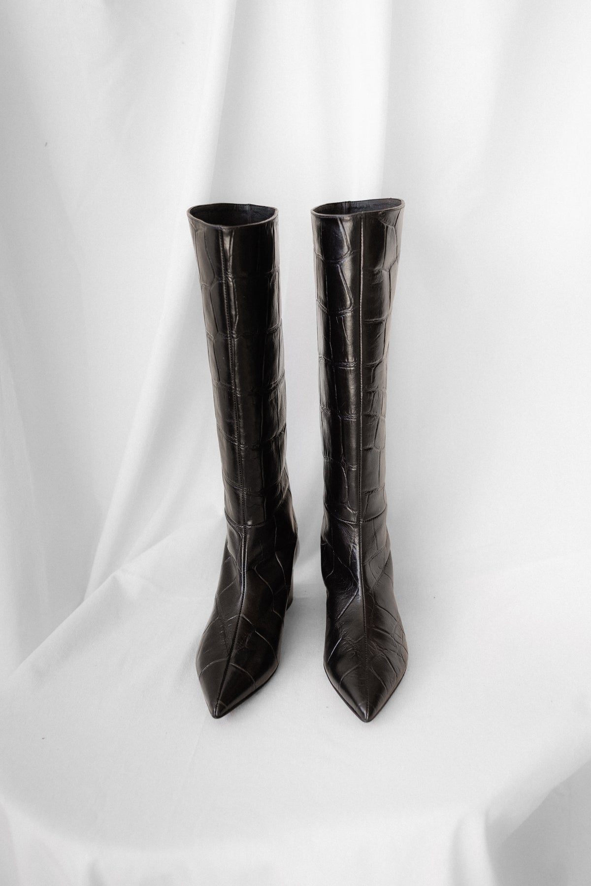 Bota Pipa Piel Coco Negro Tacón 3.5Cm