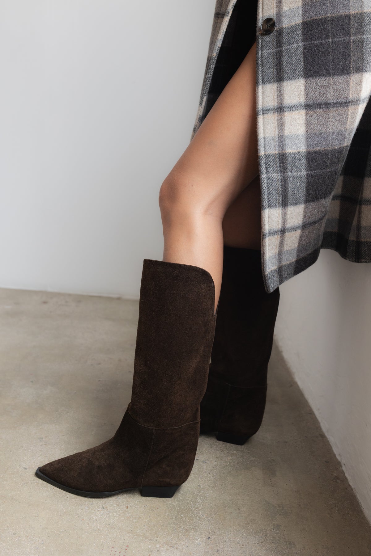 Bota Campera Ainhoa Ante Marrón Chocolate Tacón 2Cm