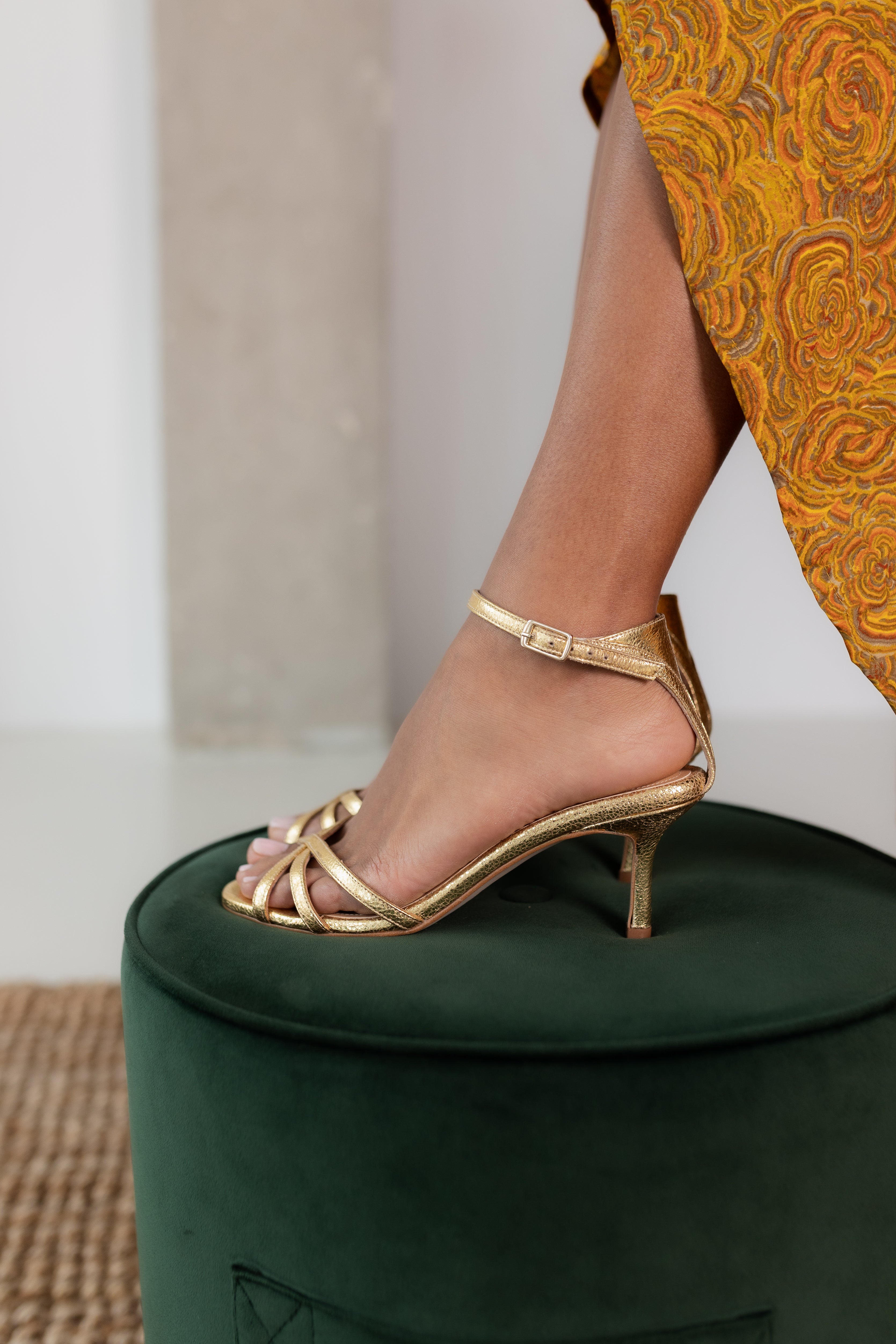 SANDALIA ANDY PIEL LAMINADO ORO TACÓN 6CM