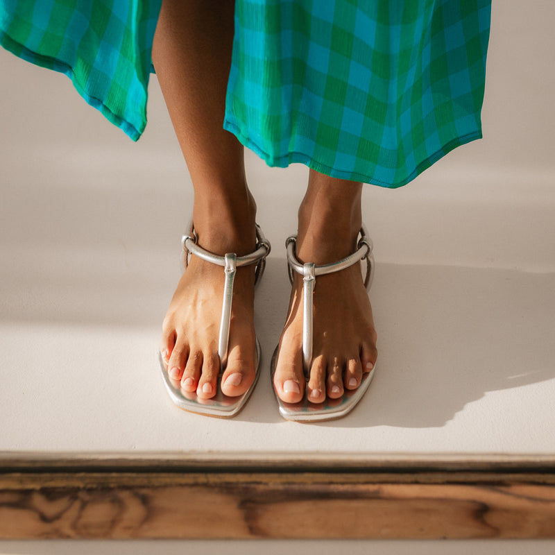 MARTA FLAT SANDAL IN SILVER LAMINATED LEATHER