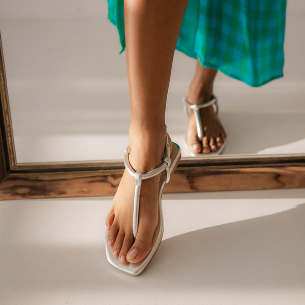 MARTA FLAT SANDAL IN SILVER LAMINATED LEATHER