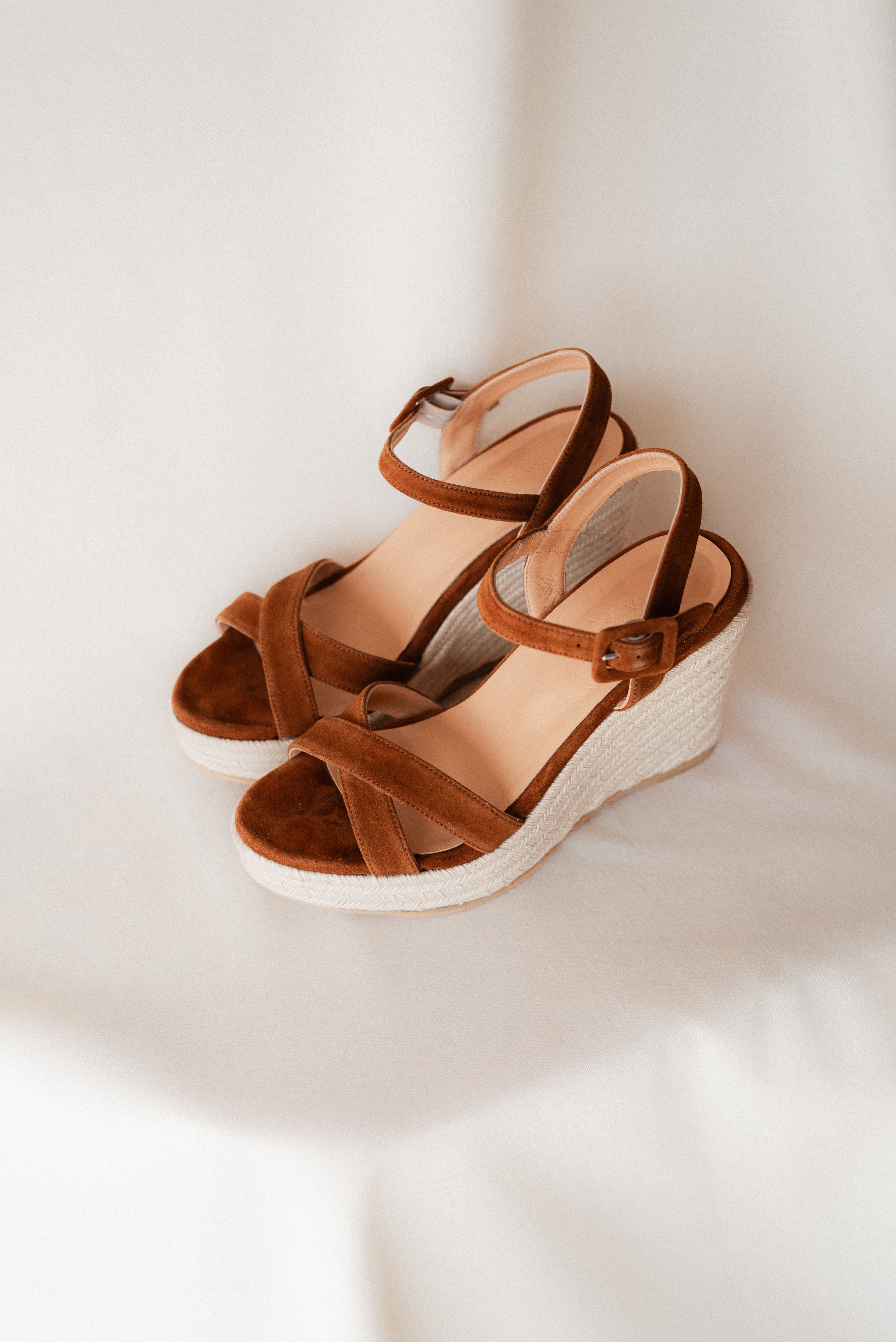 CUÑA CHLOE ANTE MARRÓN 8,5 CM