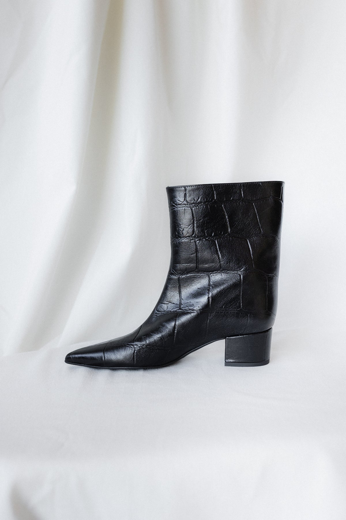 BOTIM CLARA PELE COCO PRETO SALTO 7CM