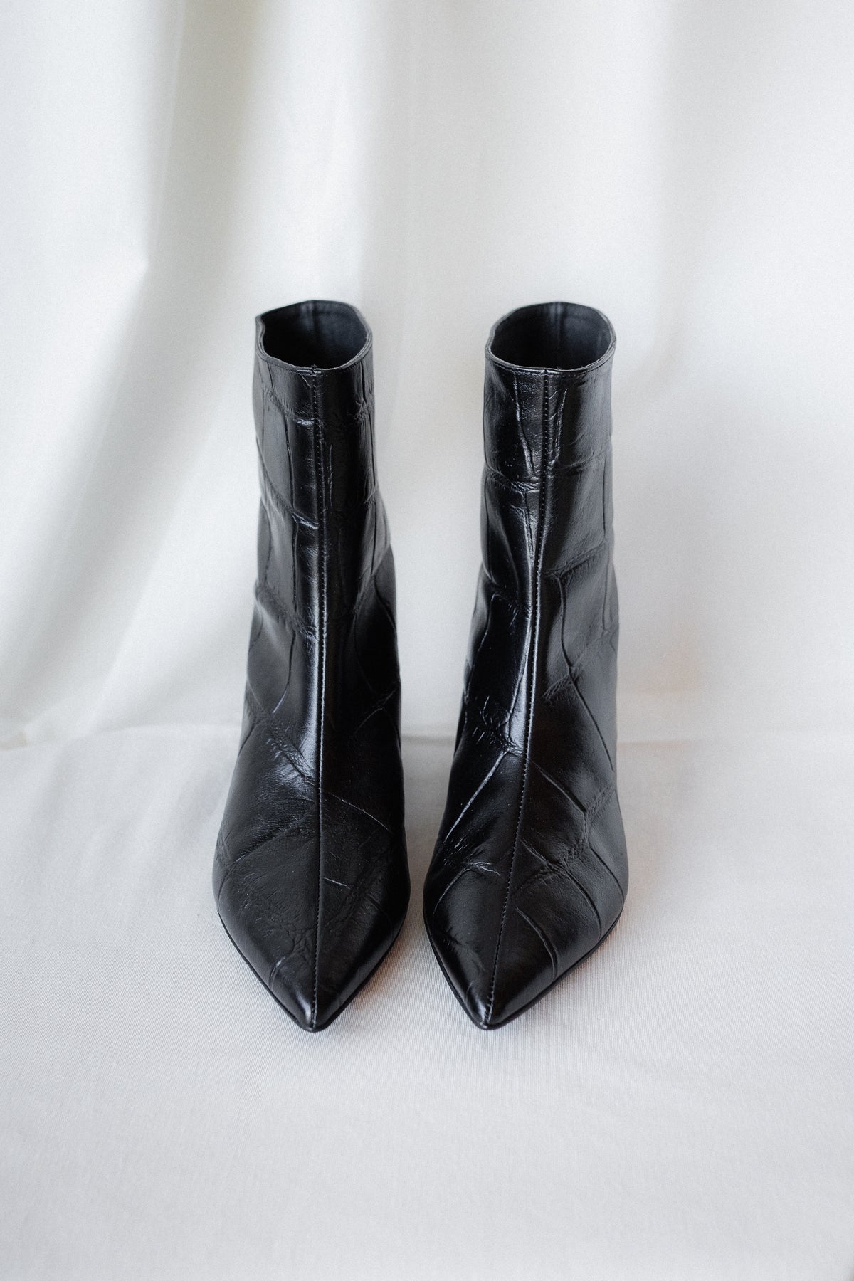 BOTIM CLARA PELE COCO PRETO SALTO 7CM