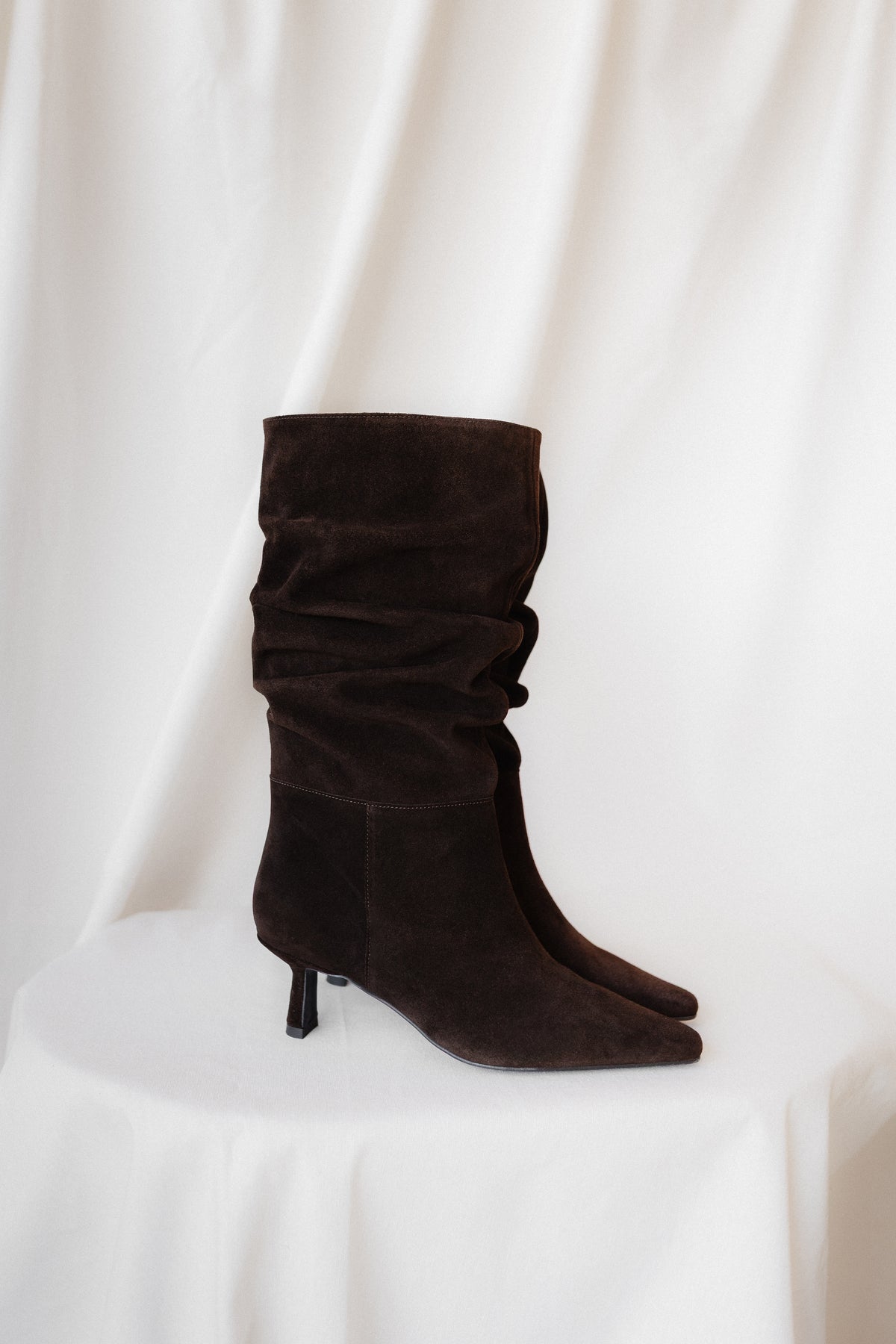 Botín Oscar Ante Marrón Chocolate Tacón Midi 5Cm