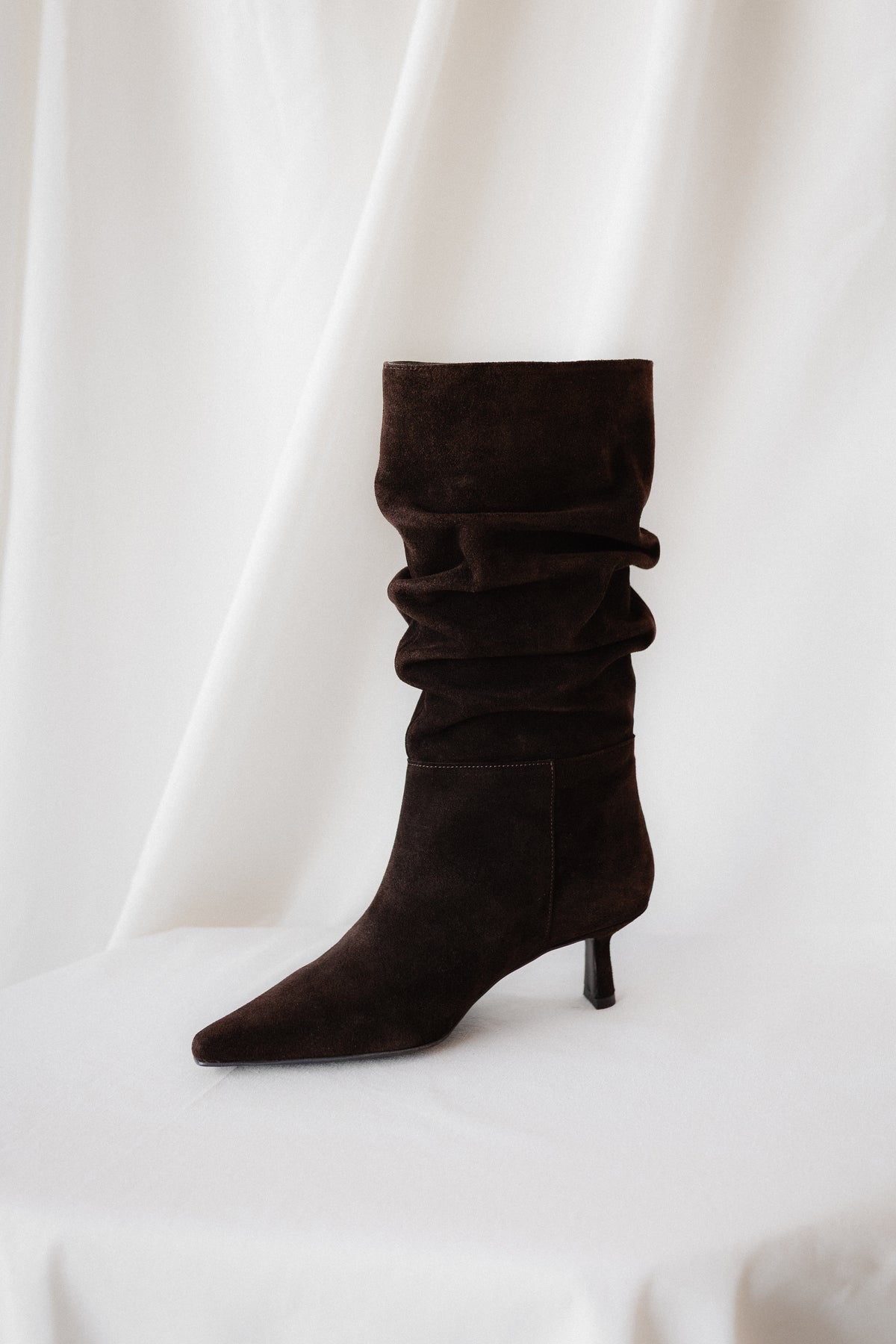 Botín Oscar Ante Marrón Chocolate Tacón Midi 5Cm