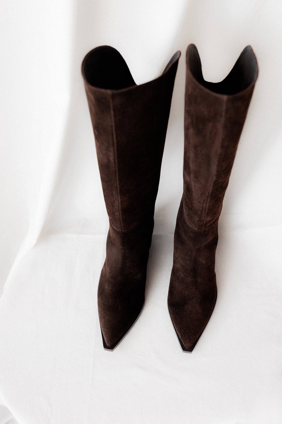 Bota Campera Ainhoa Ante Marrón Chocolate Tacón 2Cm