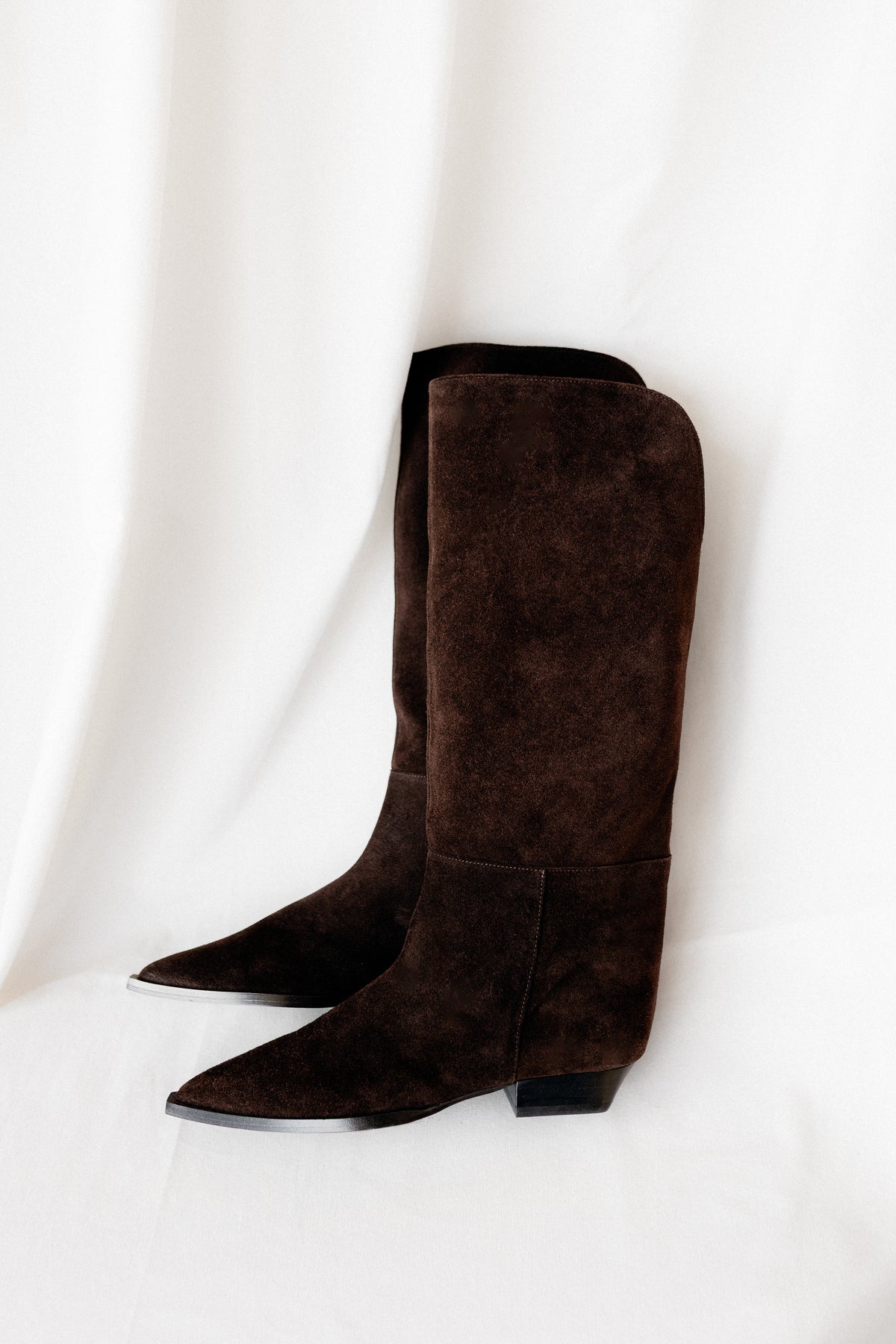 Bota Campera Ainhoa Ante Marrón Chocolate Tacón 2Cm
