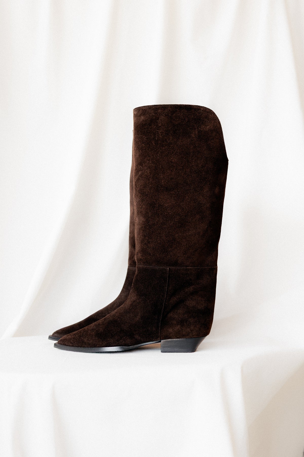 Bota Campera Ainhoa Ante Marrón Chocolate Tacón 2Cm