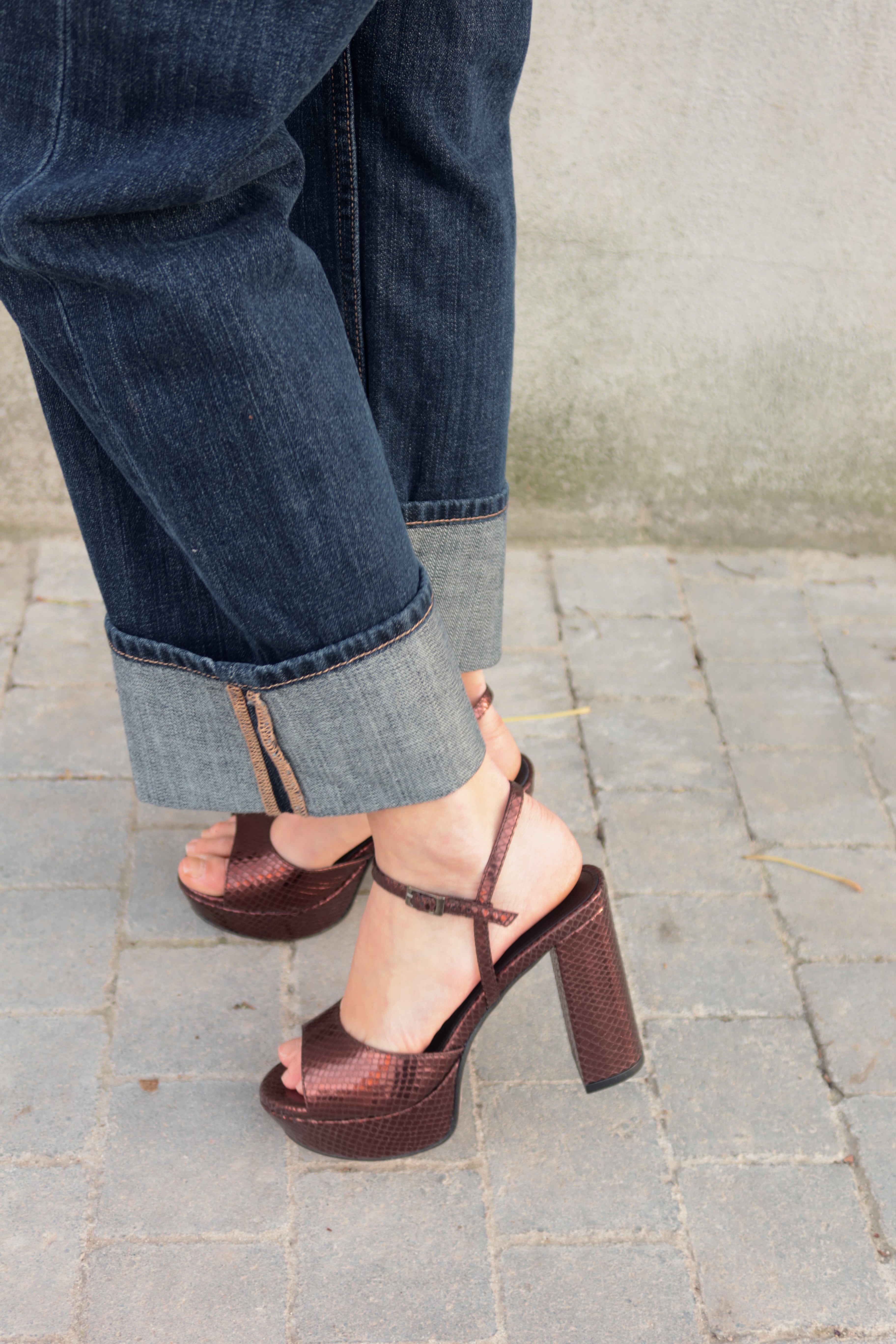 SANDALIA MAISA TACÓN 10CM PLATAFORMA PIEL LAMINADO CAFÉ