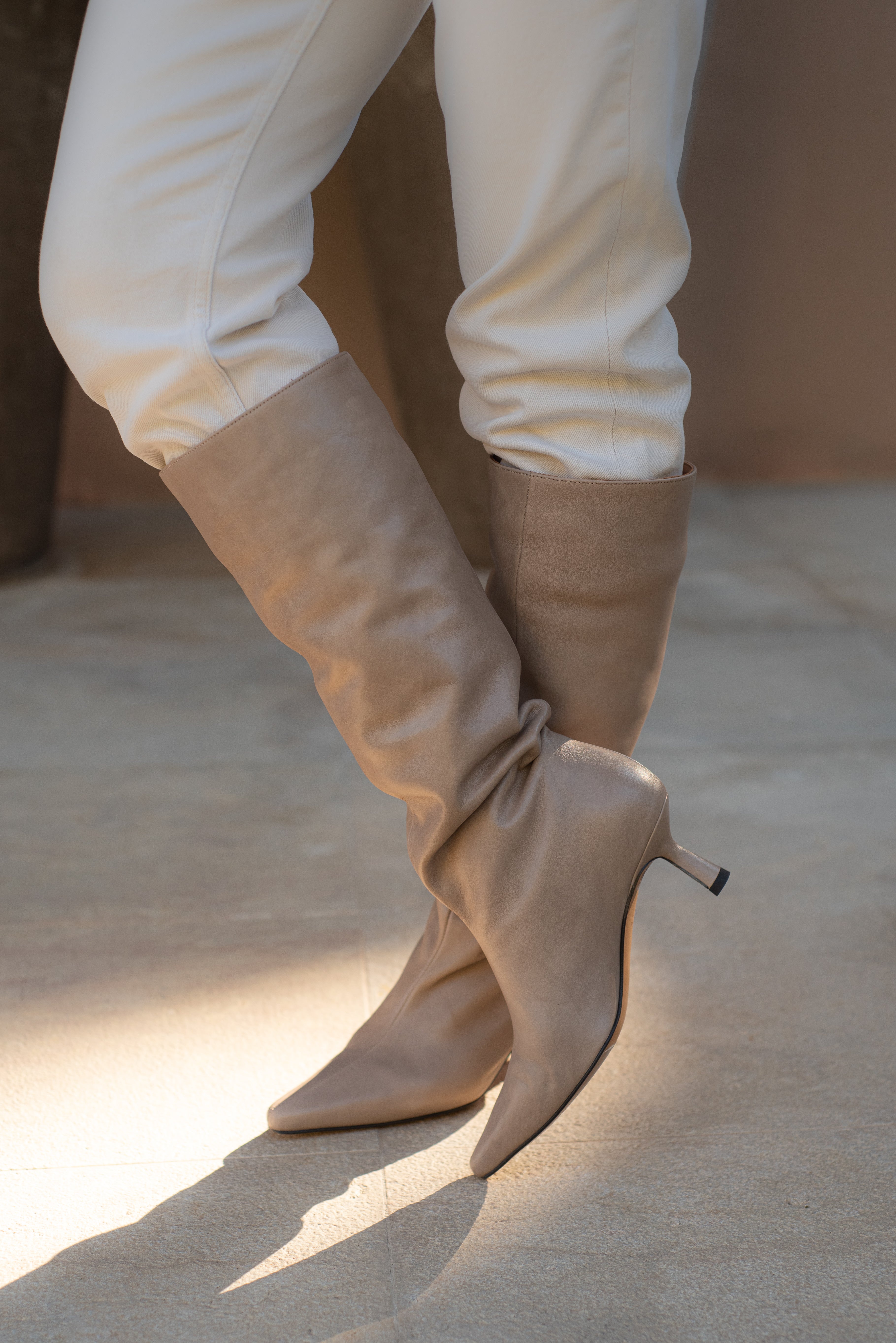 BOTA PEPA PIEL TOPO TACÓN MIDI 5CM