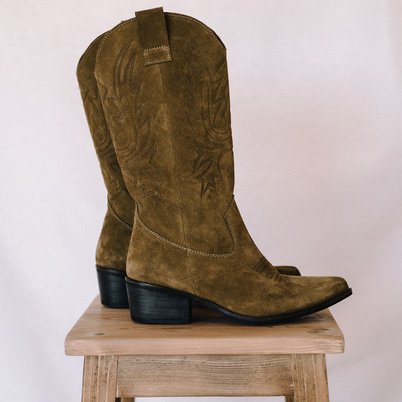 Botas Camperas Etika Para Mujer - Estilo Cowboy, Tacón Cubano 6.5cm, Caña 26cm, Antelina, Cremallera Interior