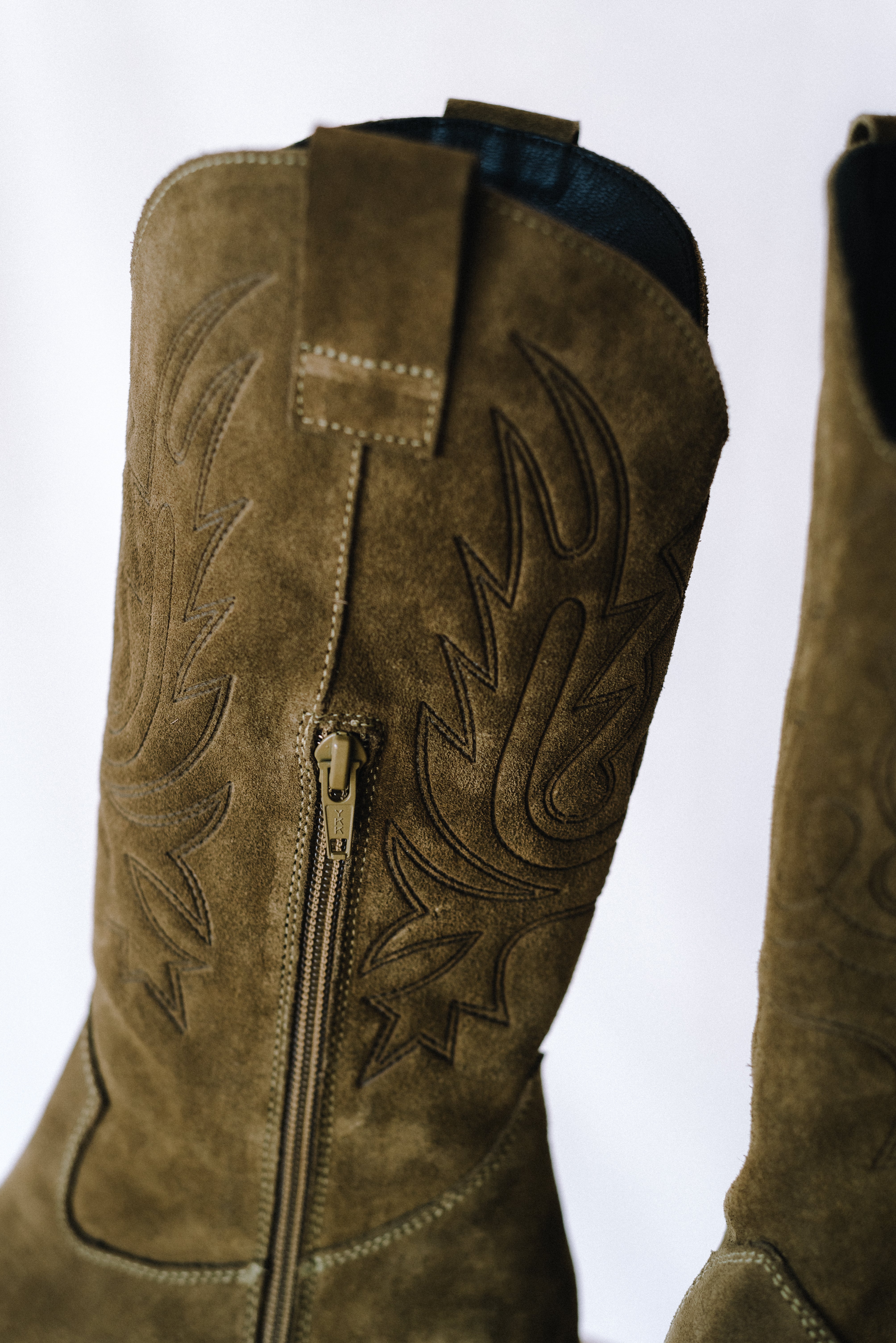BOTA COWBOY LUIS ANTE KAKI TACÓN 4CM