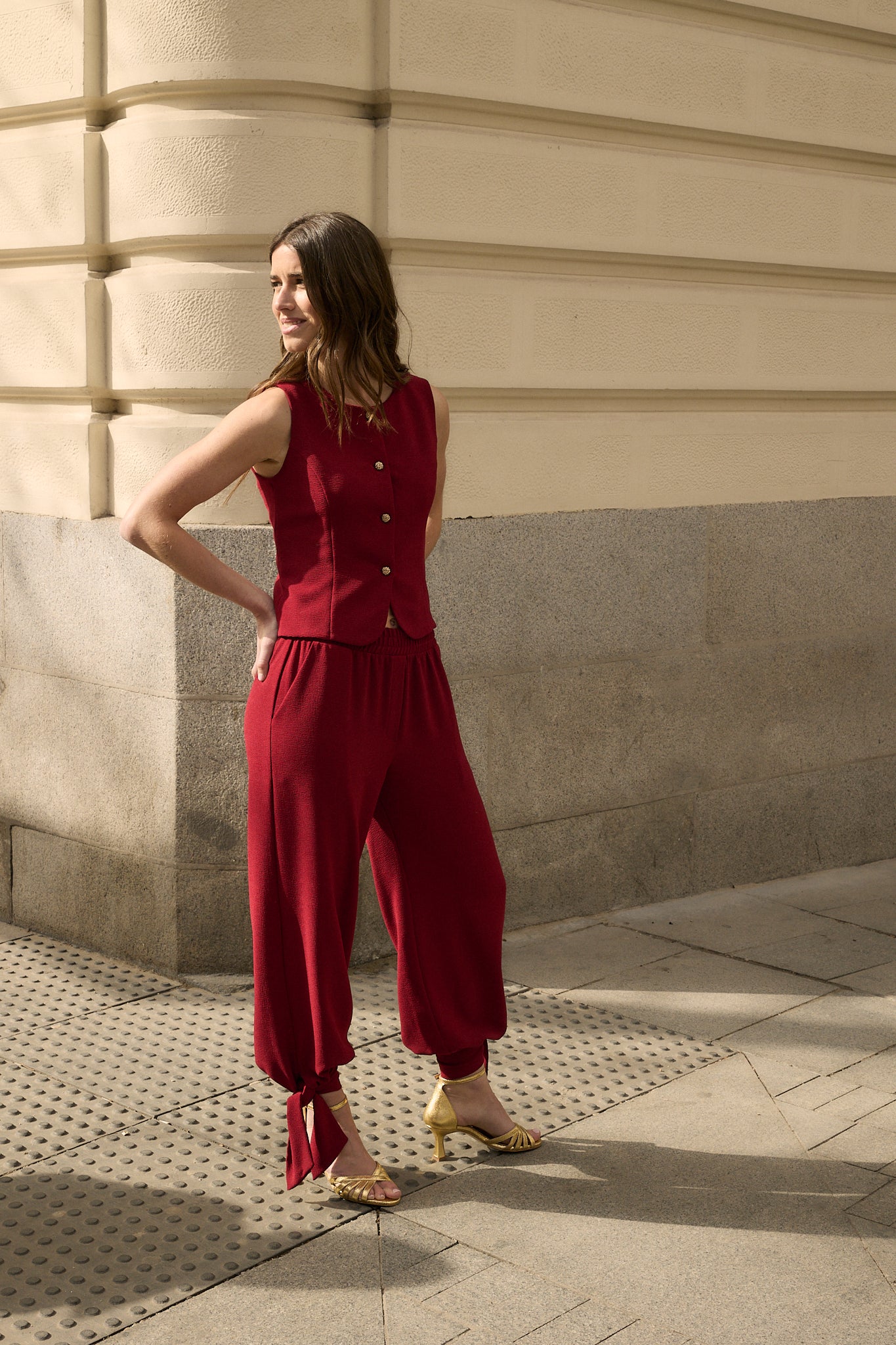 SANDALIA MIA PIEL EFECTO PITÓN ORO TACÓN 6CM