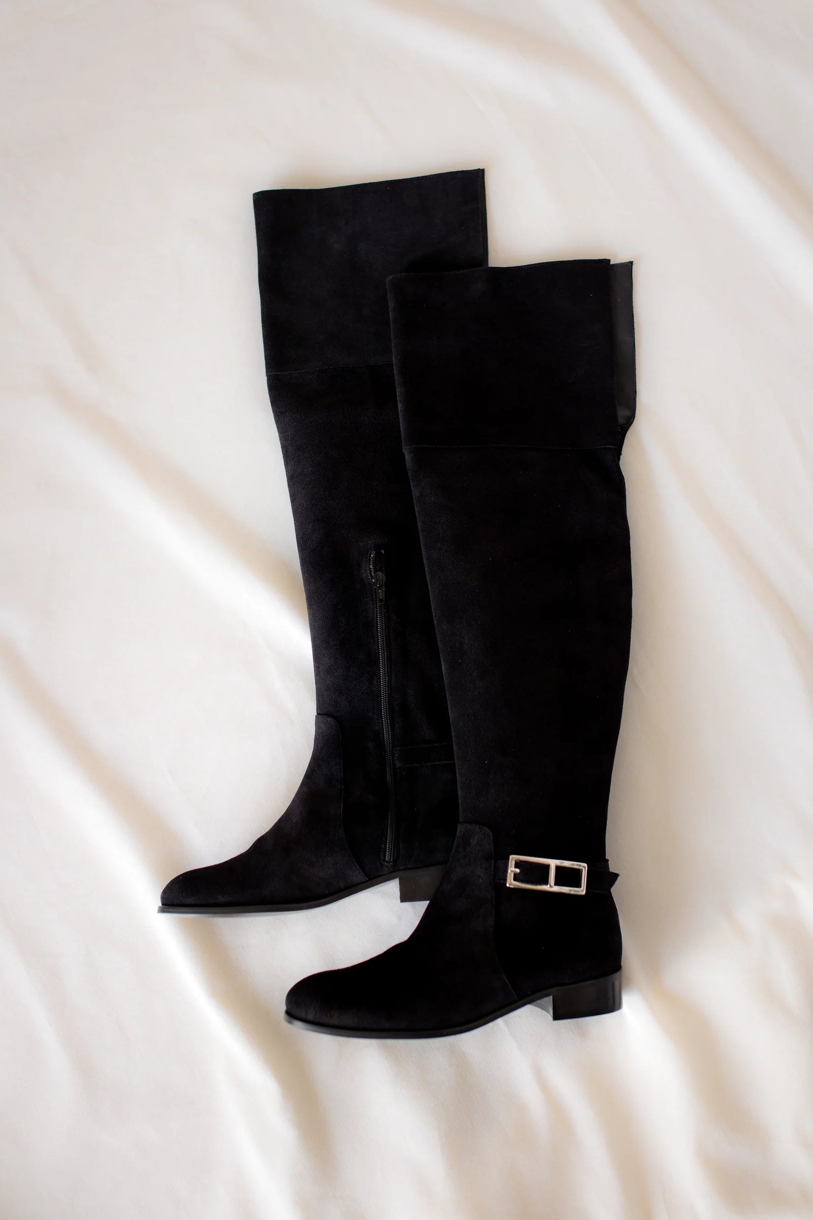 BOTA ROSA ANTE NEGRO CON SOLAPA  DE PIEL