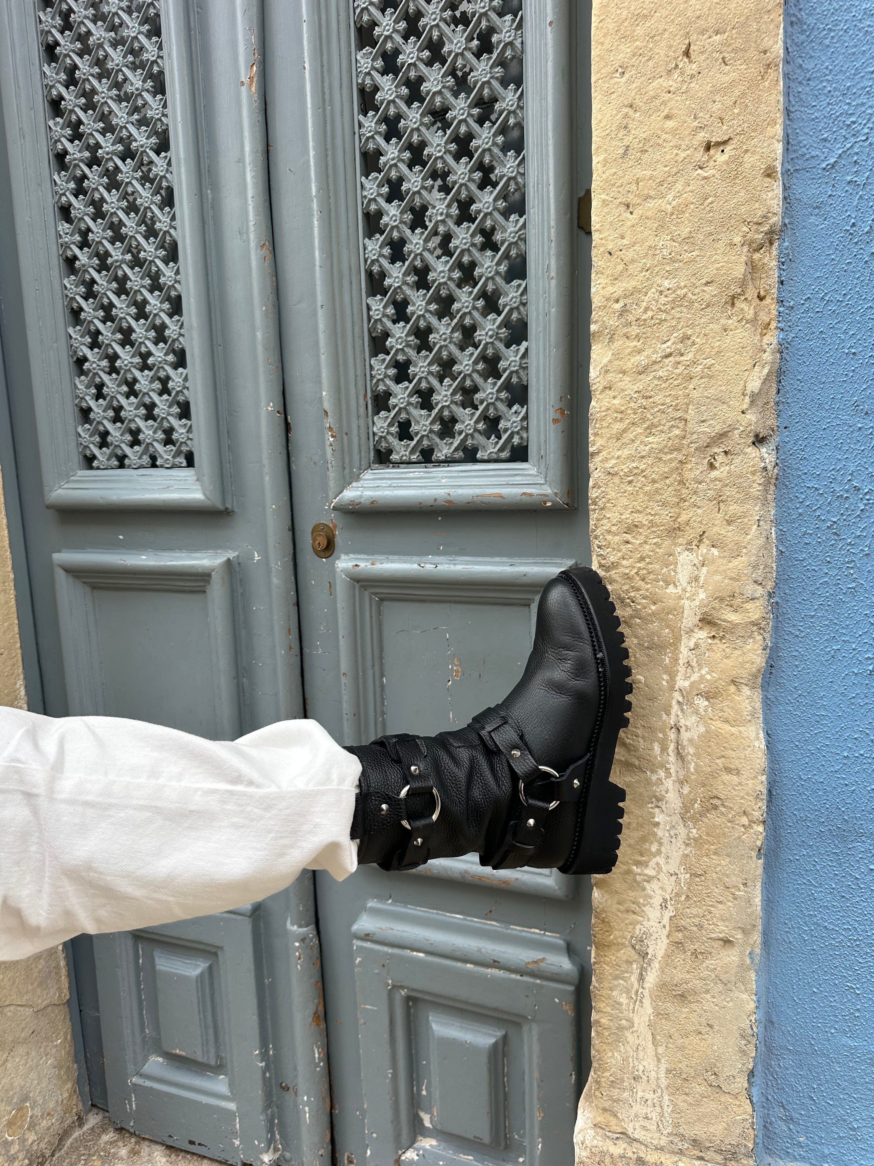 BOTA MOTERA NANI PIEL NEGRA