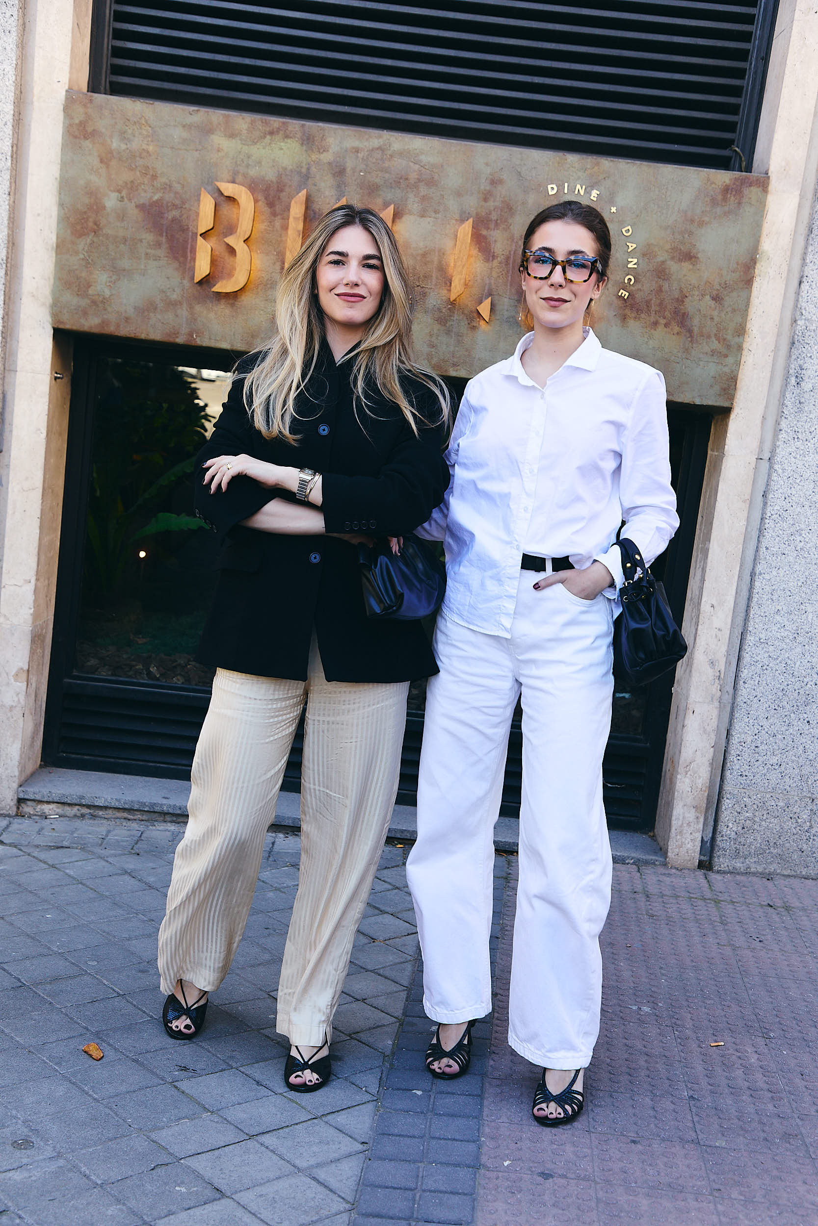 SANDÁLIA YUS PELE EFEITO PÍTON PRETA SALTO 6CM