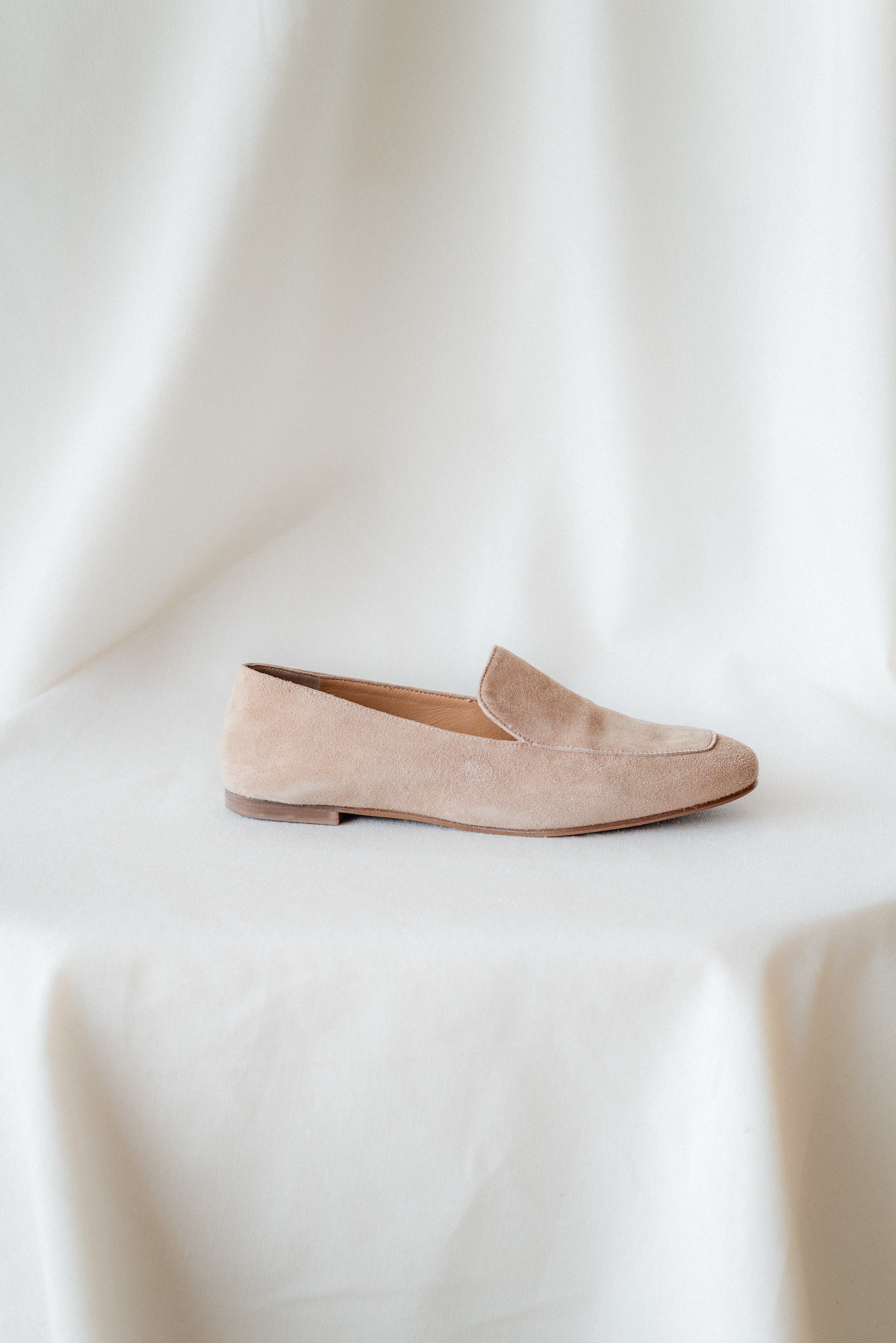 WHITE NATURAL SUEDE LOAFER