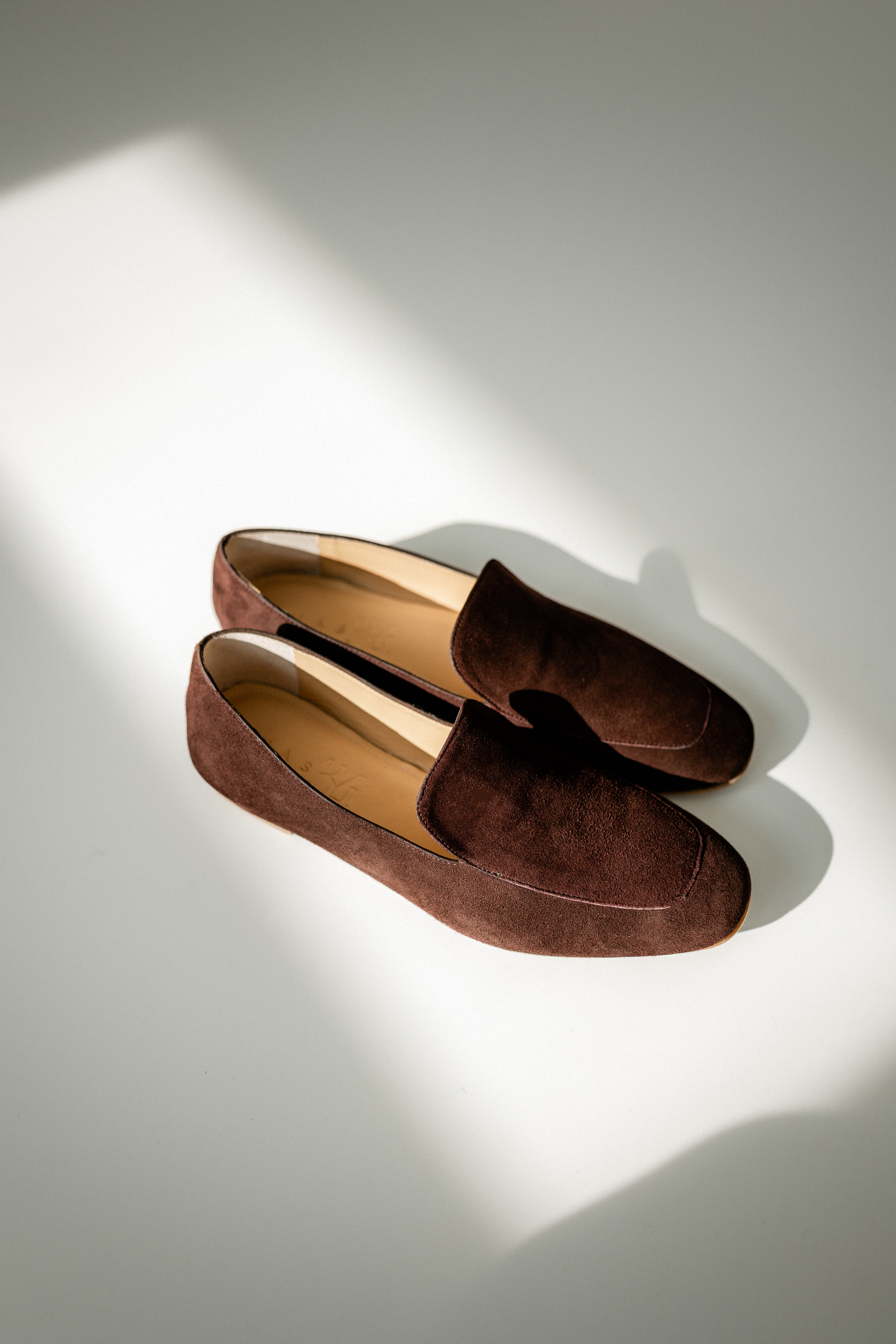 WHITE CHOCOLATE BROWN SUEDE LOAFER