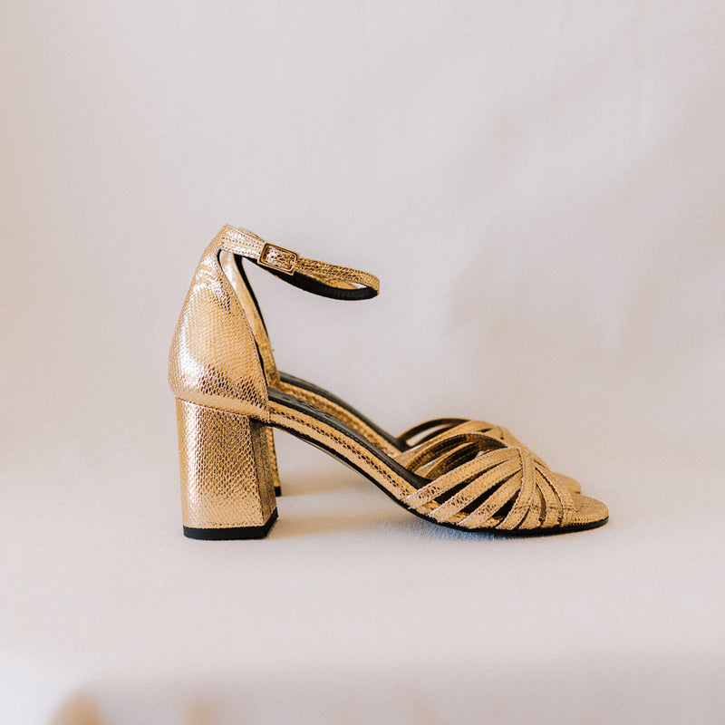 sandalias piel dorada abiertas tacón 6 cm para mujer