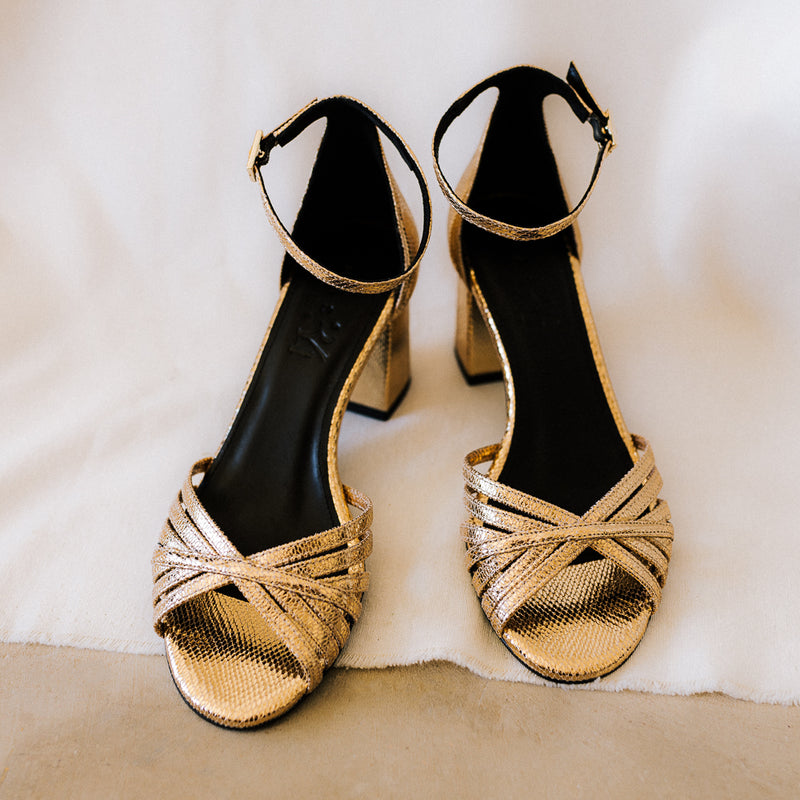 sandalias piel dorada punteras abiertas tacón 6 cm para mujer
