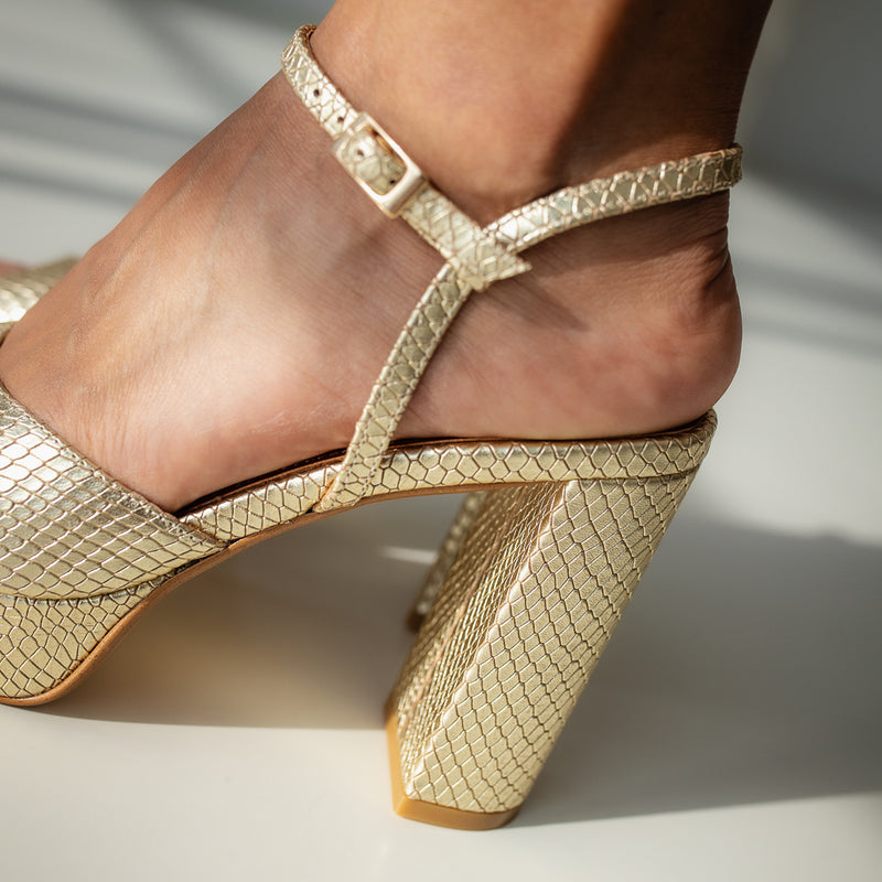 SANDALIA MAISA TACÓN 10CM PLATAFORMA PIEL LAMINADO PLATINO