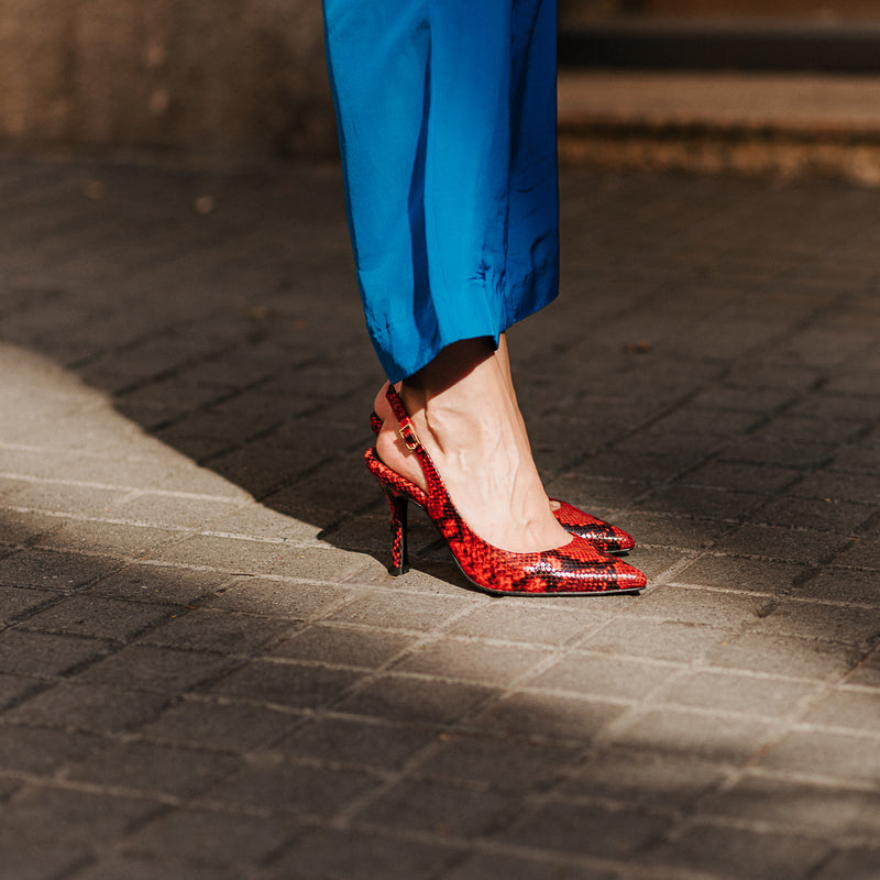 Stilettos destalonados mujer con suela especial de gel y tacón midi muy comodos y elegantes en piel efecto pitón rojo
