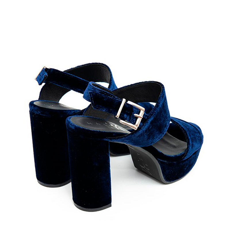 Sandalia de tacón y plataforma perfecta para eventos de bodas, bautizos y comuniones en terciopelo azul