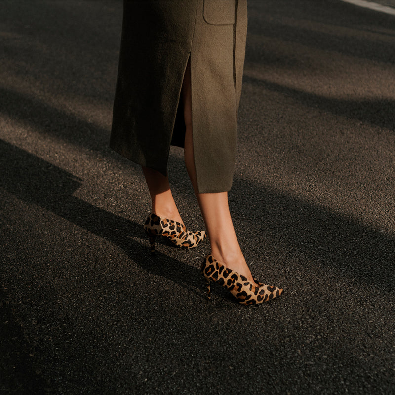 Stilettos print leopardo escotado muy elegante y sexy.