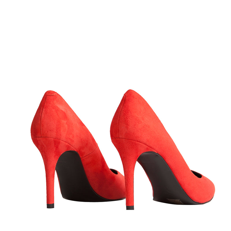 Stilettos para eventos formales y casuales muy cómodos en ante rojo.