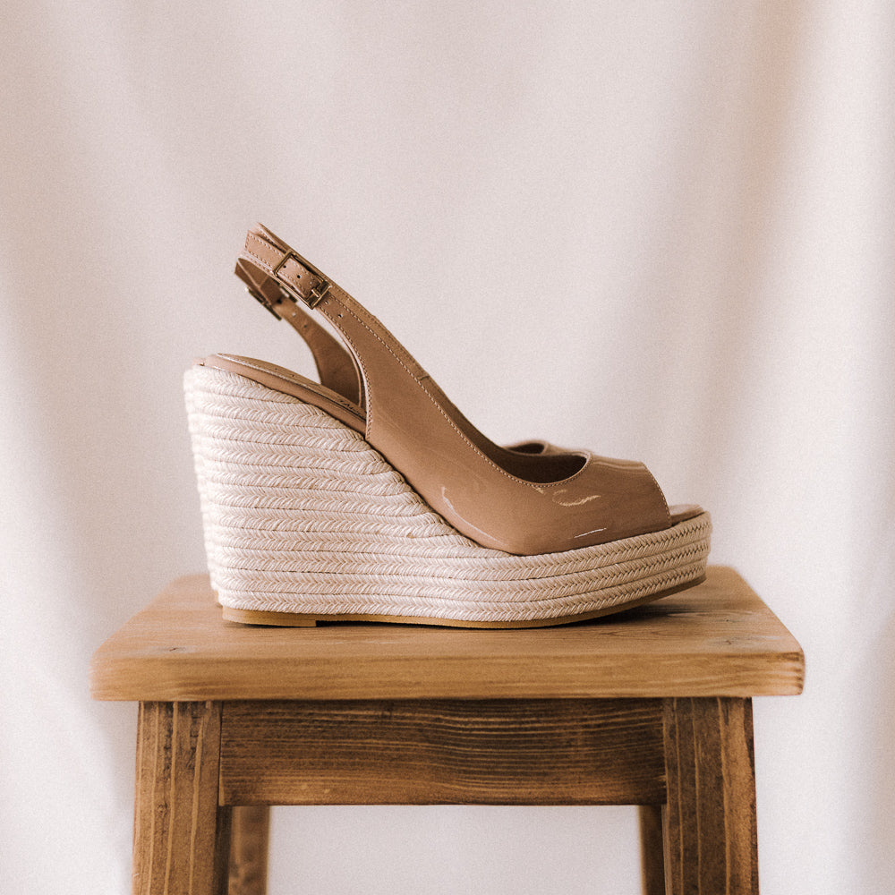 Cuñas para novias en charol nude