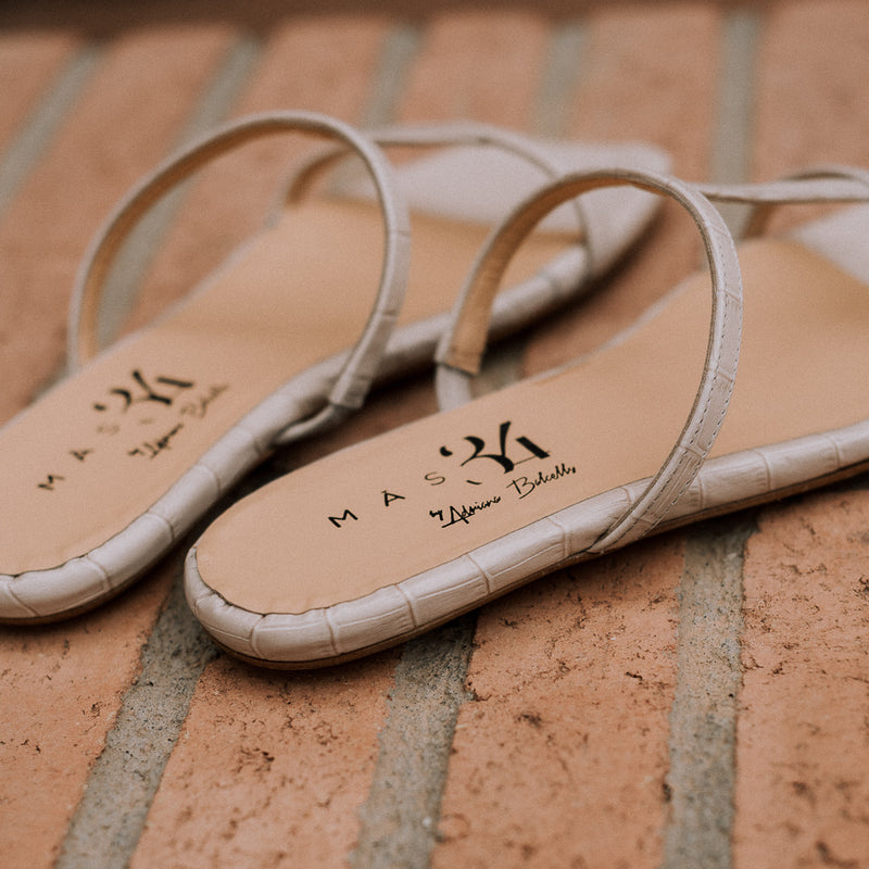 Sandalia plana color nude muy cómoda y elegante