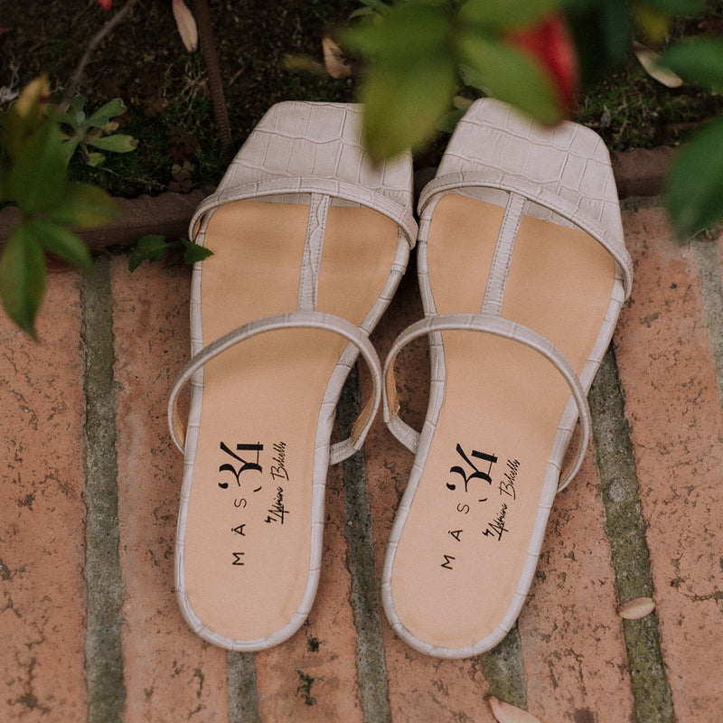 Sandalia plana color nude beige cómoda y elegante perfecta para llevar todo el día