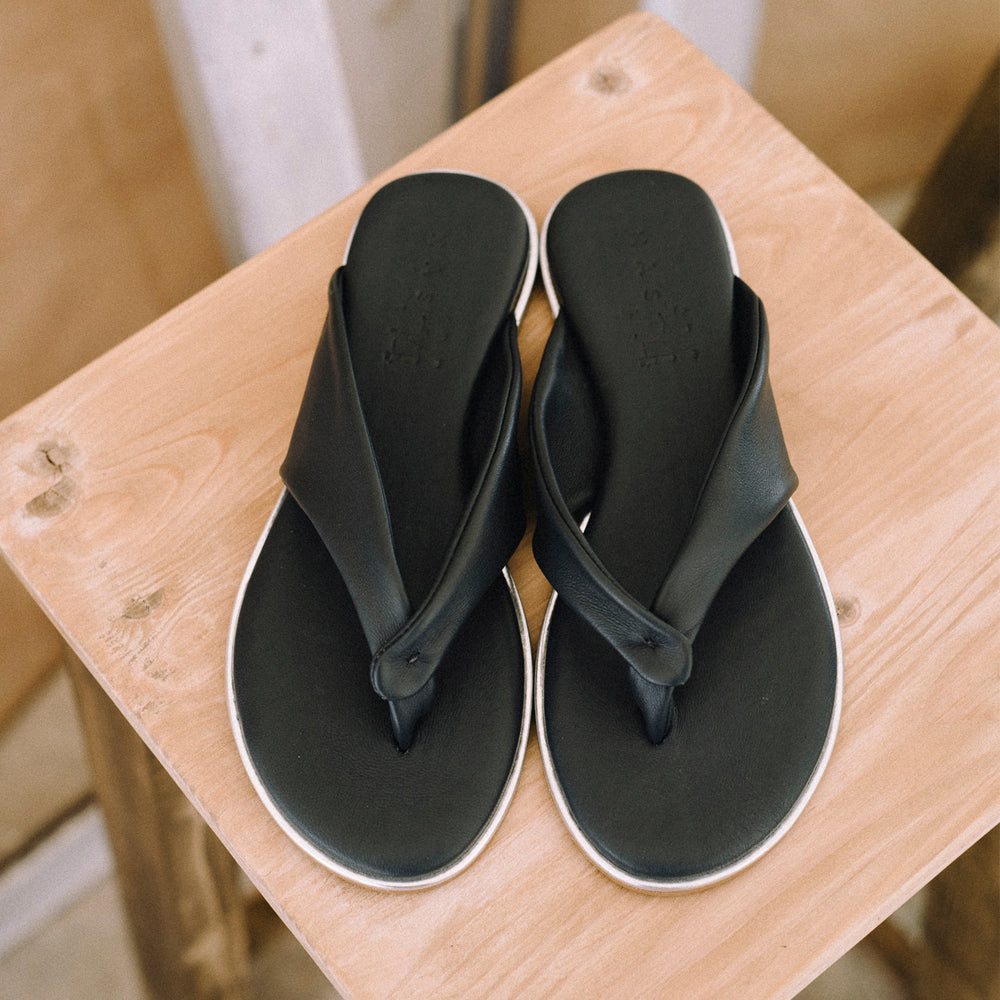 Sandalias estilo havaiana en piel muy suave y acolchada color petroleo