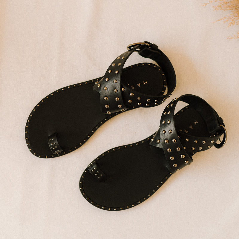 Sandalias planas de verano con aro para los dedos en piel negra