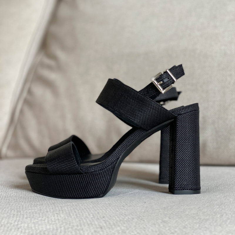 Sandalia tacón grueso y plataforma muy cómodo en lino negro