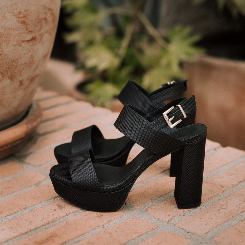 Sandalias de tacón y plataforma para bodas en lino negro